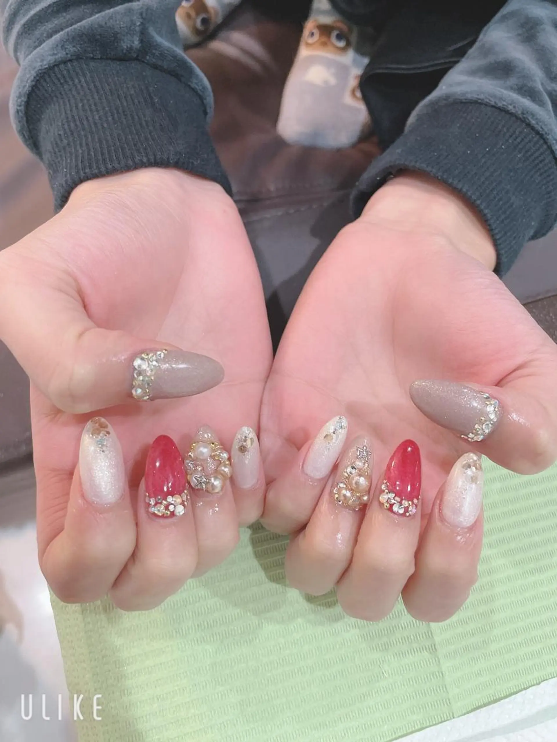 ミディアム ネイル フレンチネイル グラデーション ストーンネイル 《LB》ラブリエ Nail&eyeのマツエク・マツパデザイン