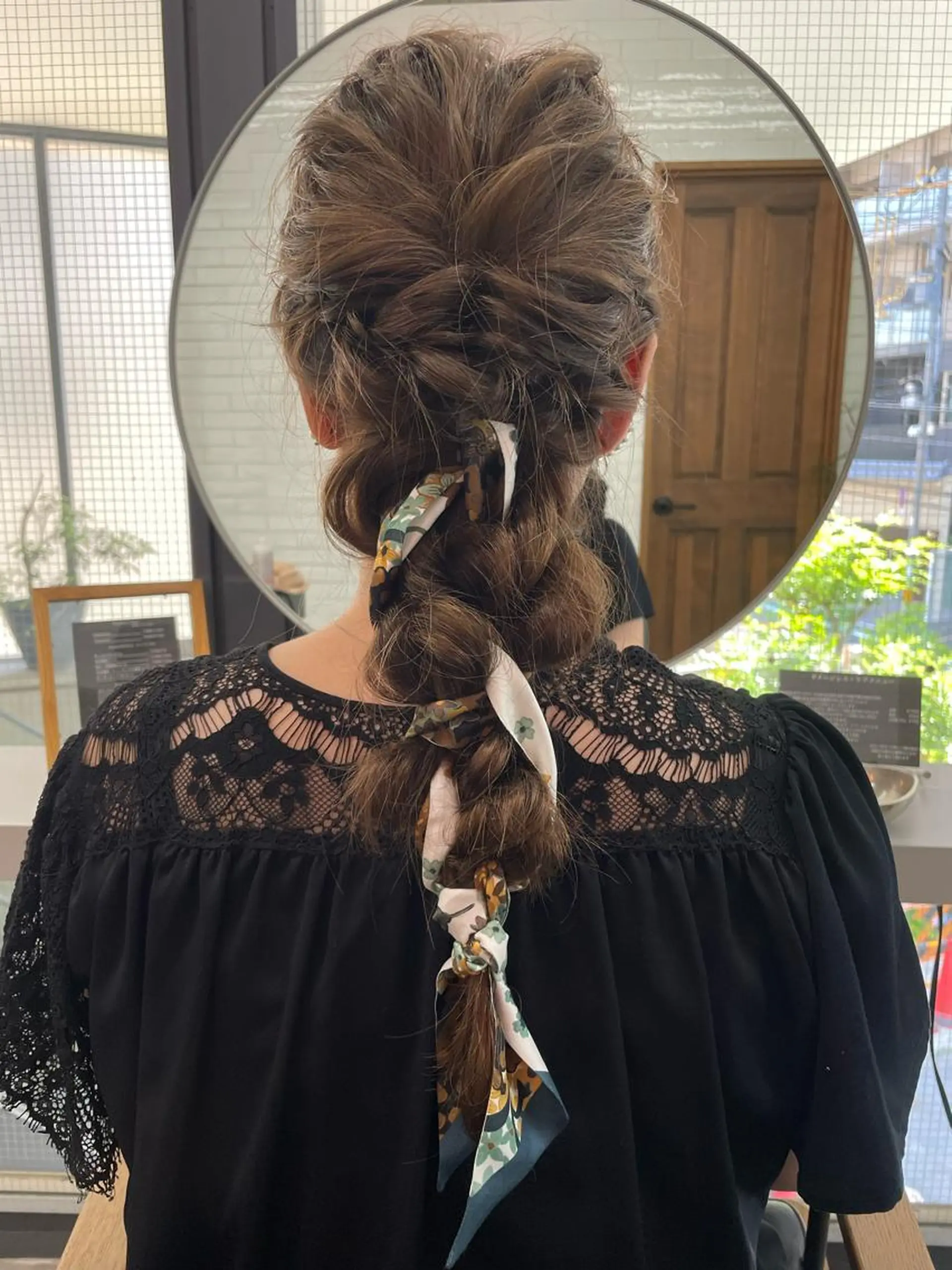 ロング ヘアアレンジ やすだ しおりのヘアスタイル