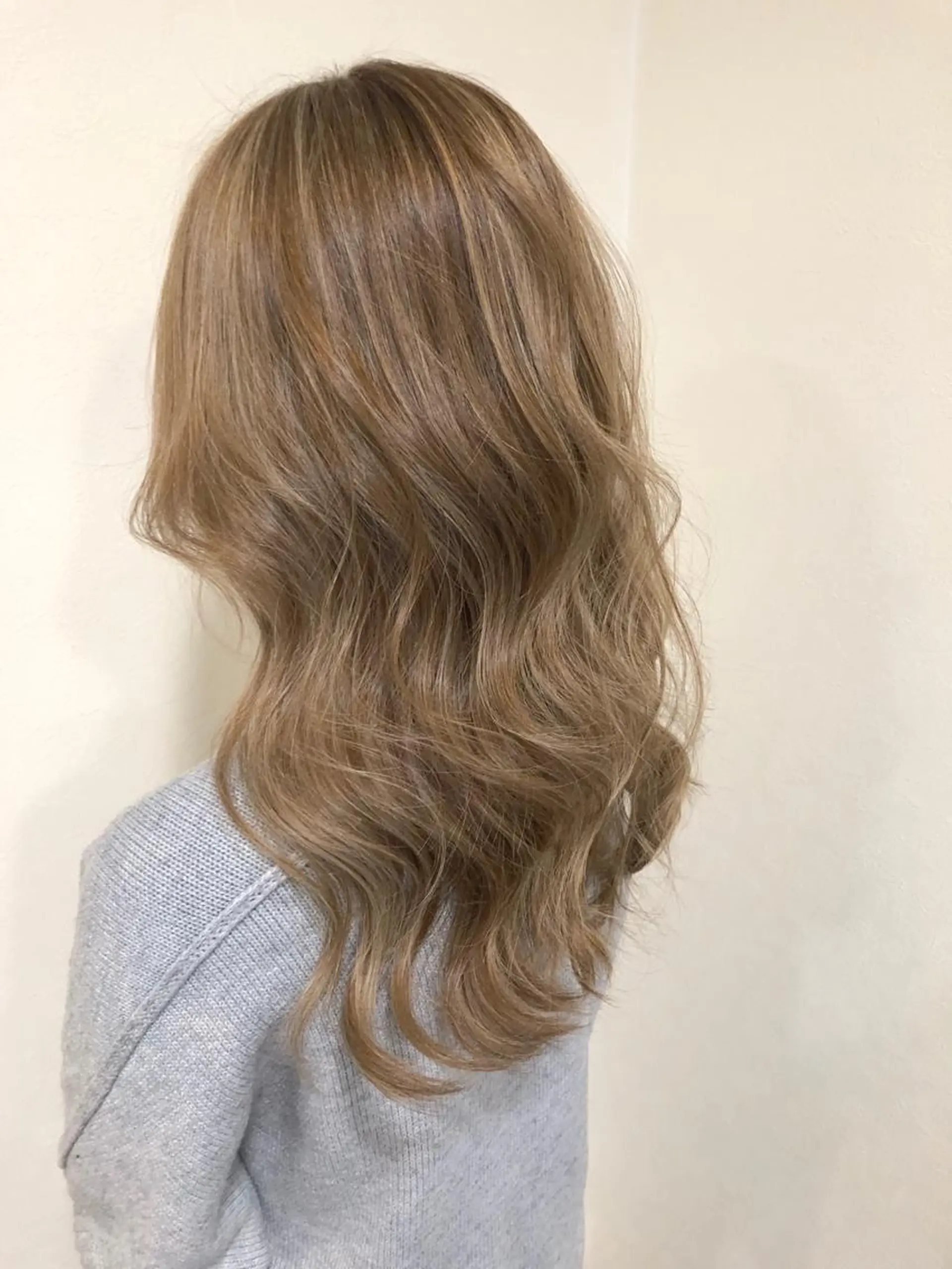 カラー 工藤 綾華のヘアスタイル