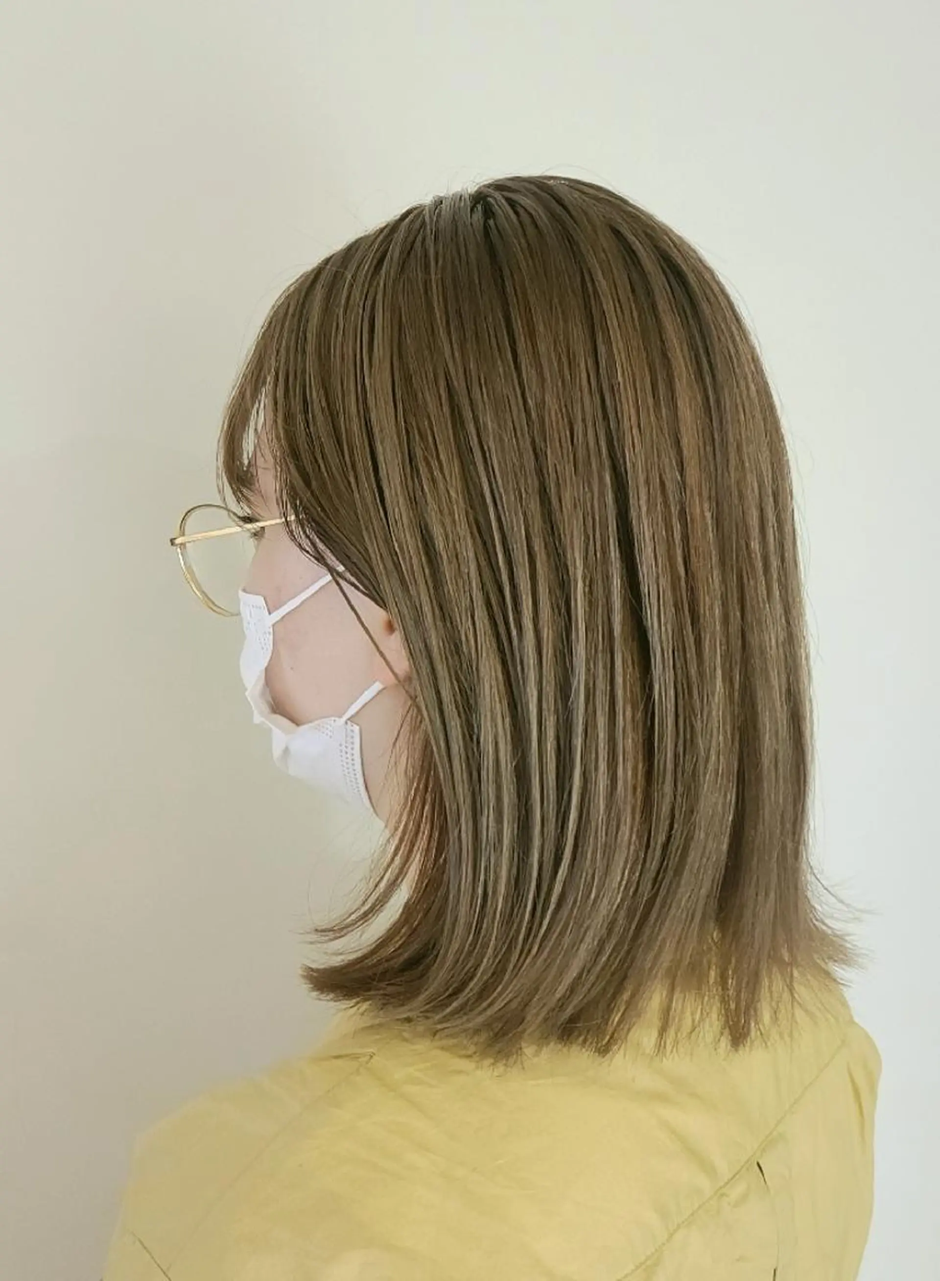 ミディアム 赤松 摩美のヘアスタイル