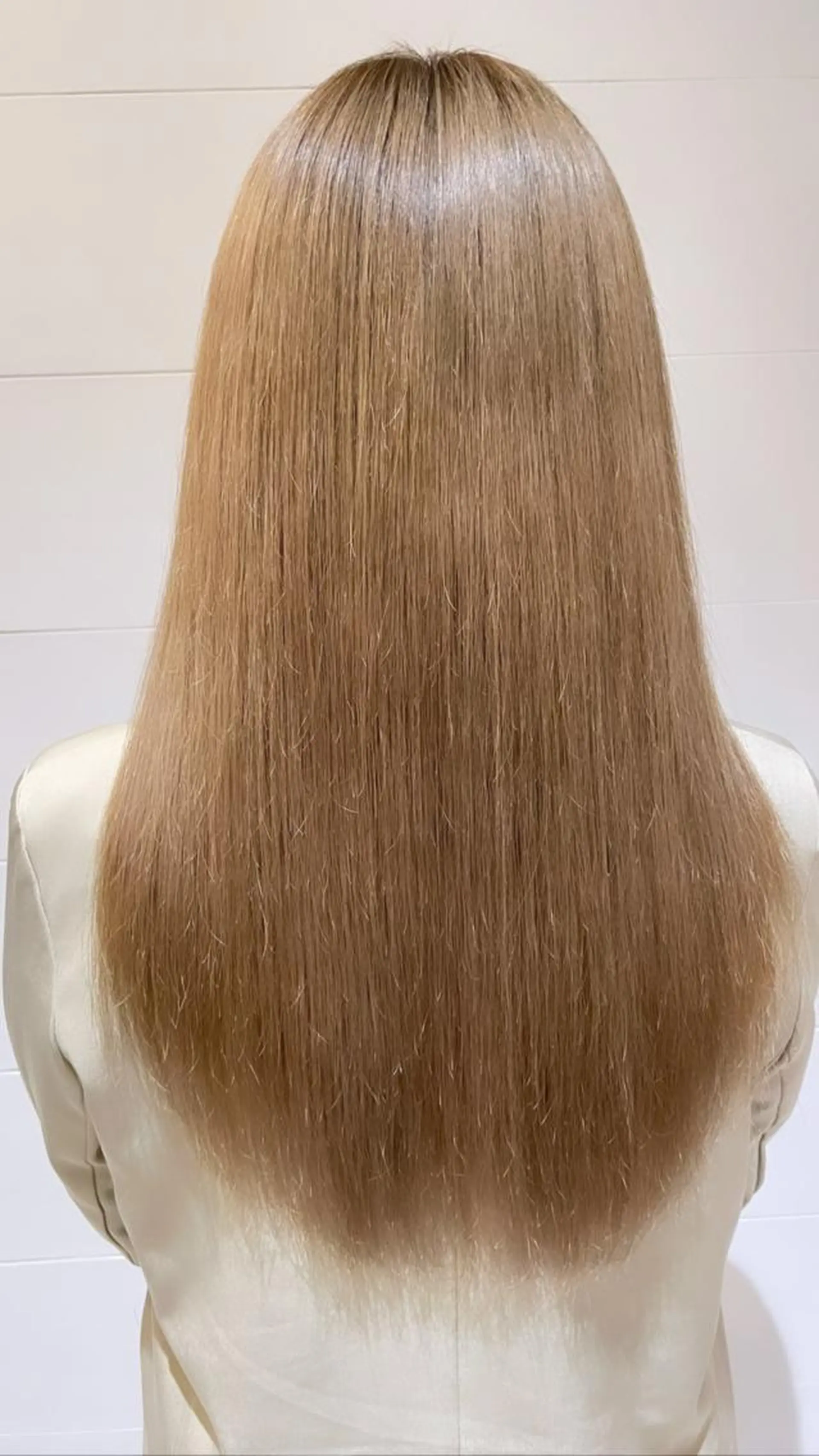 セミロング esse大阪茶屋町店所属・レイヤーカット 新井田陽寿のヘアスタイル