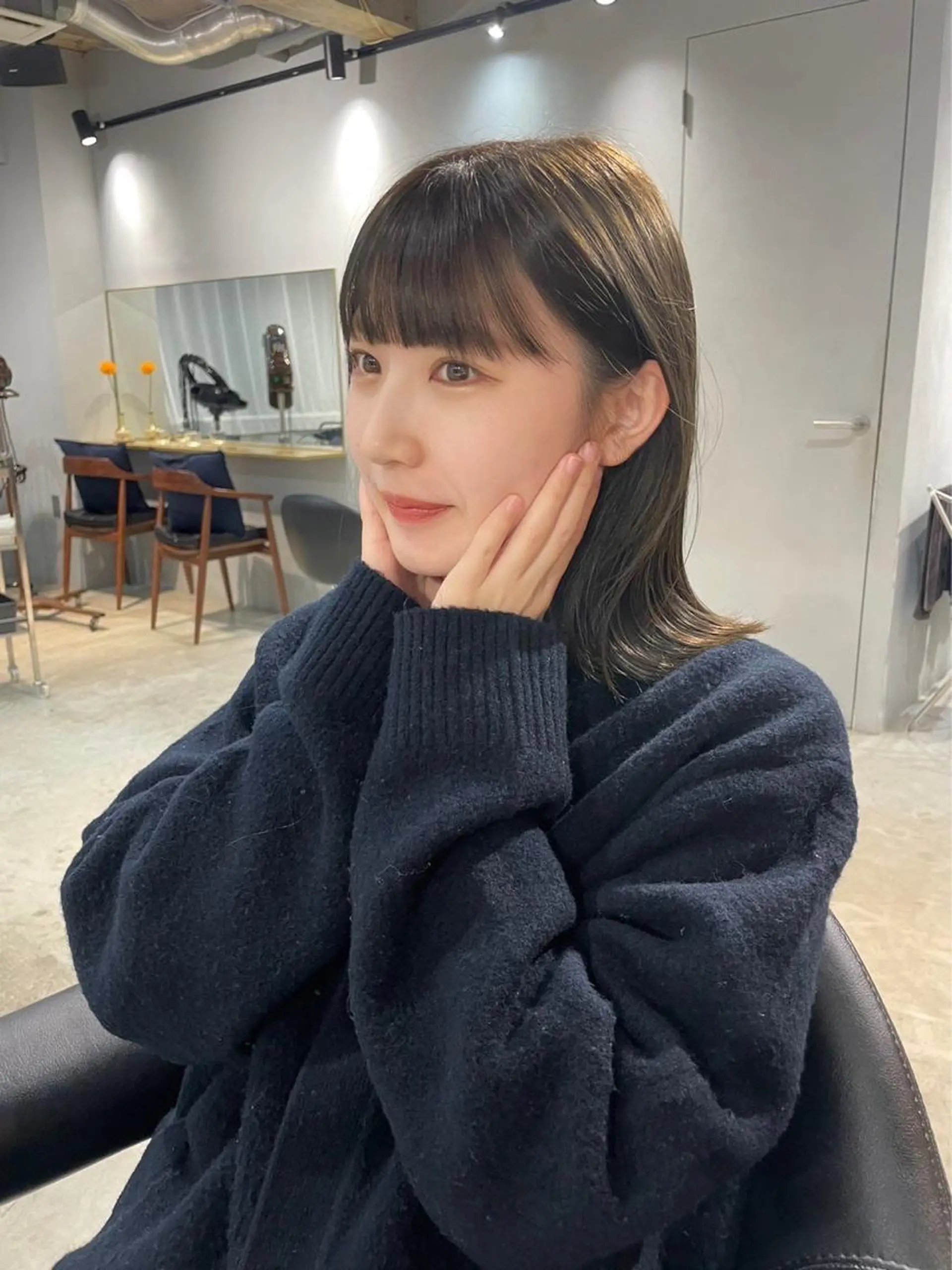 ミディアム カラー ベージュカラー ブリーチ ダブルカラー ブリーチなしカラー オリーブベージュ 【arc】Ruri コテ巻き風パーマのヘアスタイル