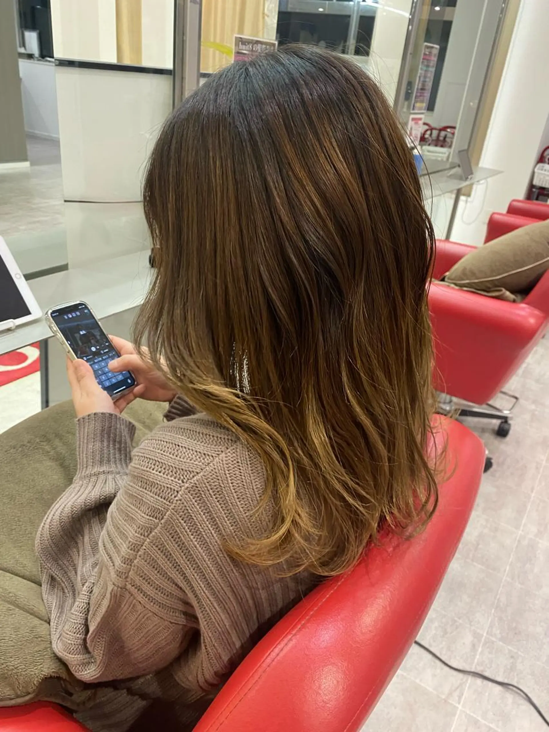 セミロング hair make huit8所属・ハイライト&ブリーチ 💇🏼‍♀MAHOのヘアスタイル