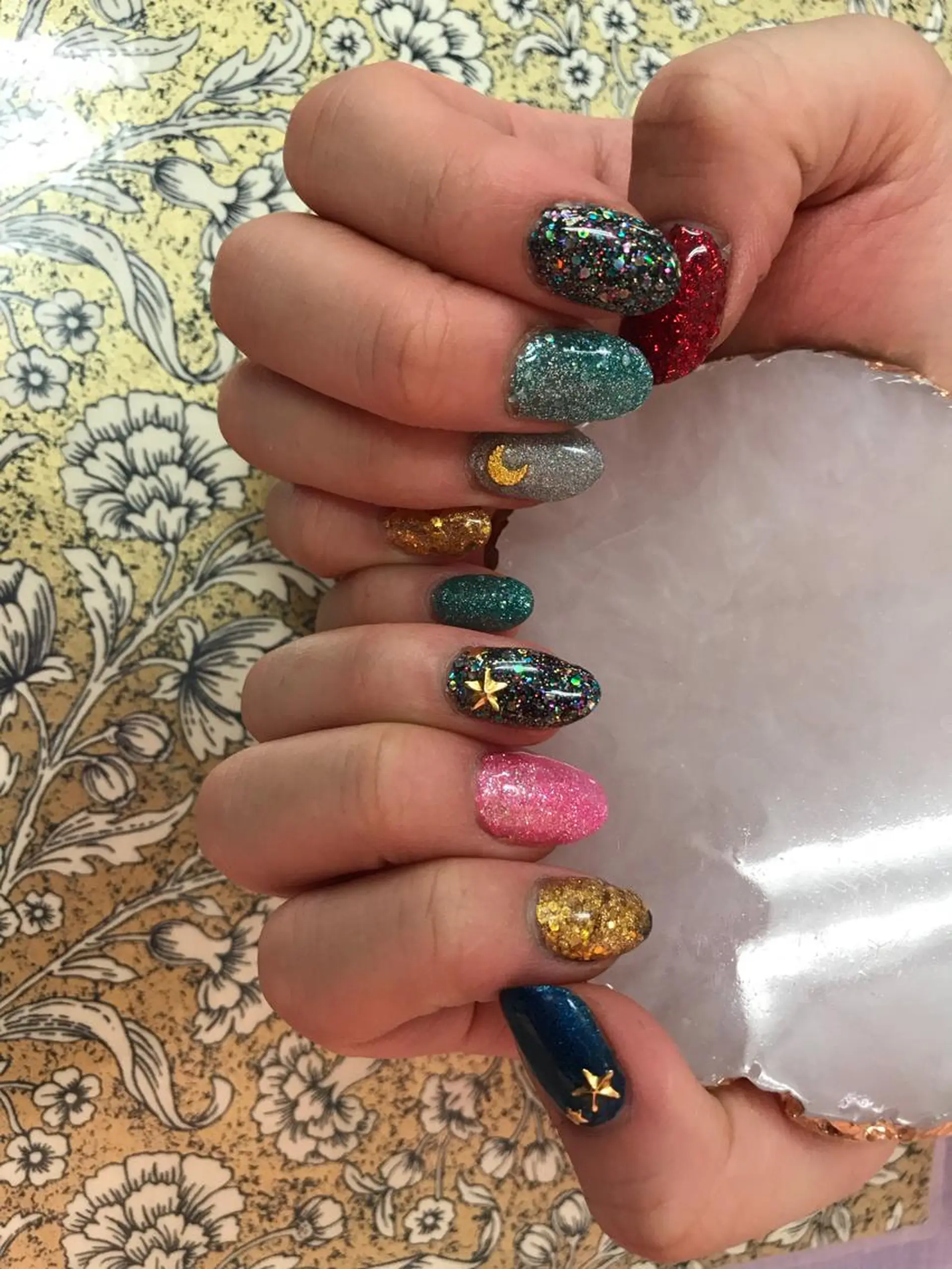 ネイル 指名支持率NO.1 スタイリストのヘアスタイル