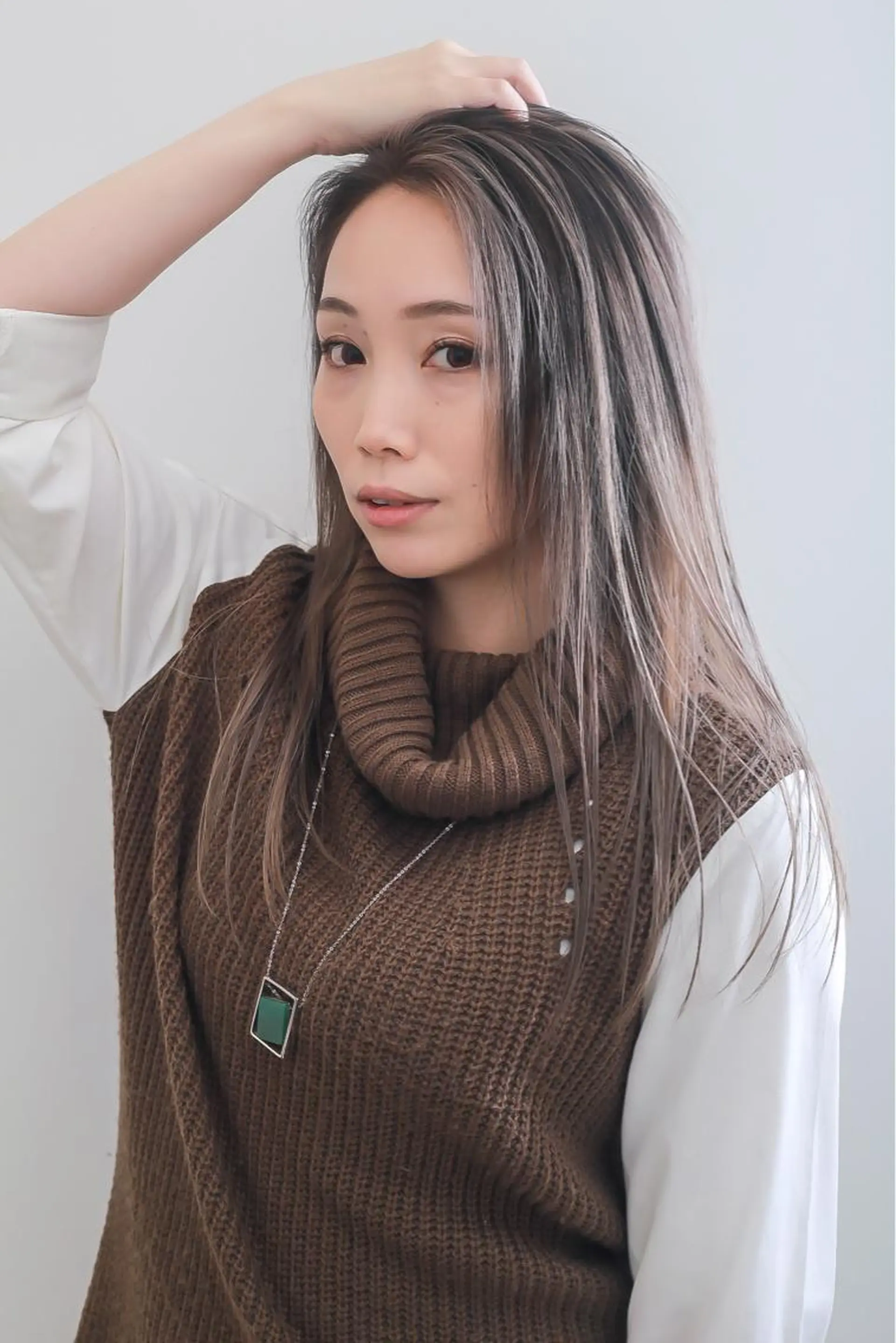 ロング カラー 伊藤 裕貴のヘアスタイル