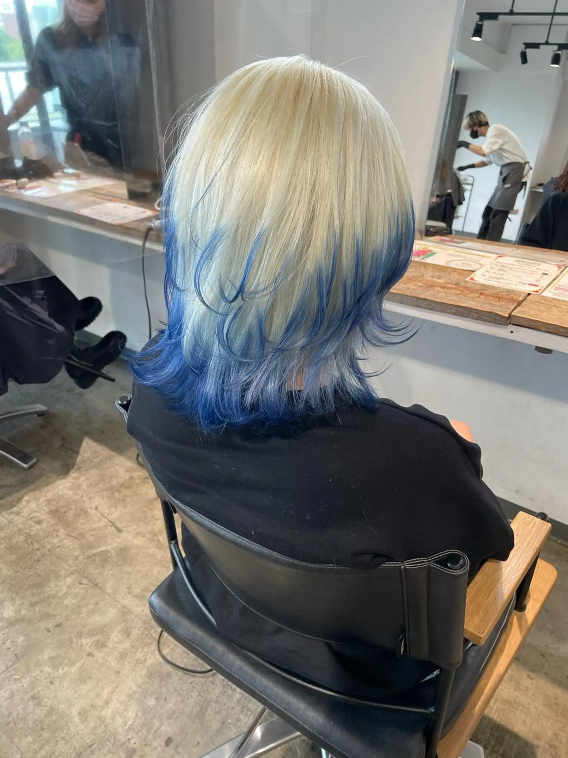 ミディアム カラー ブルーカラー ヘアカラー トリートメント ハイトーン/レイヤー /ケアブリーチ石川治のヘアスタイル