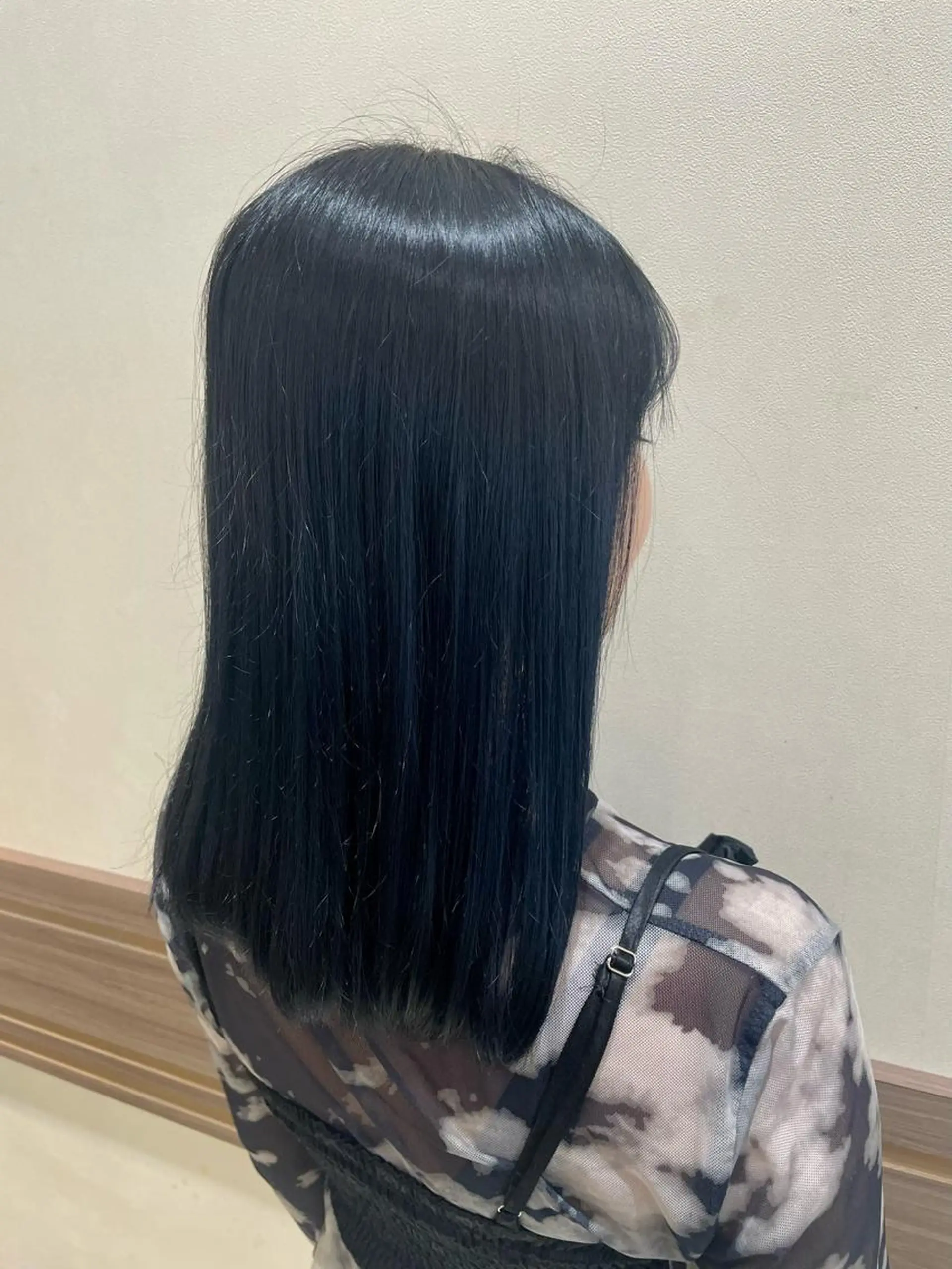 カラー 黒髪 ブルーカラー ブルーブラック まとまりの良い髪に✨ AOI🩷のヘアスタイル