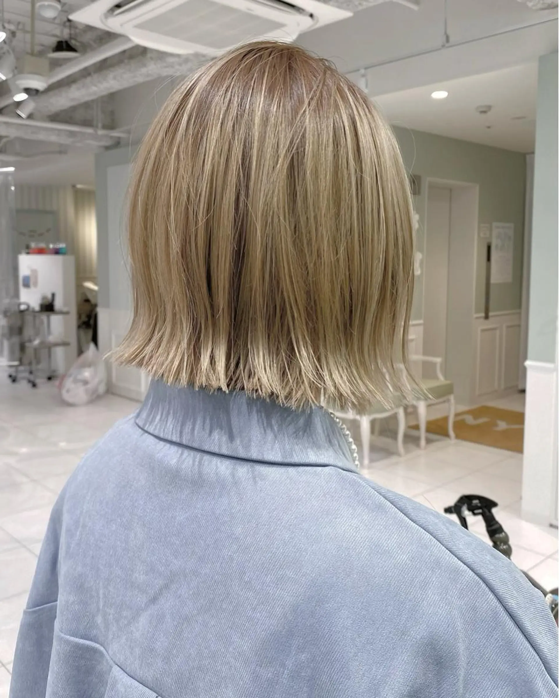 ショート カラー ベージュカラー ダブルカラー ミルクティーベージュ ボブ ヘアカラー ボブ・レイヤーカット 吉敷航一のヘアスタイル