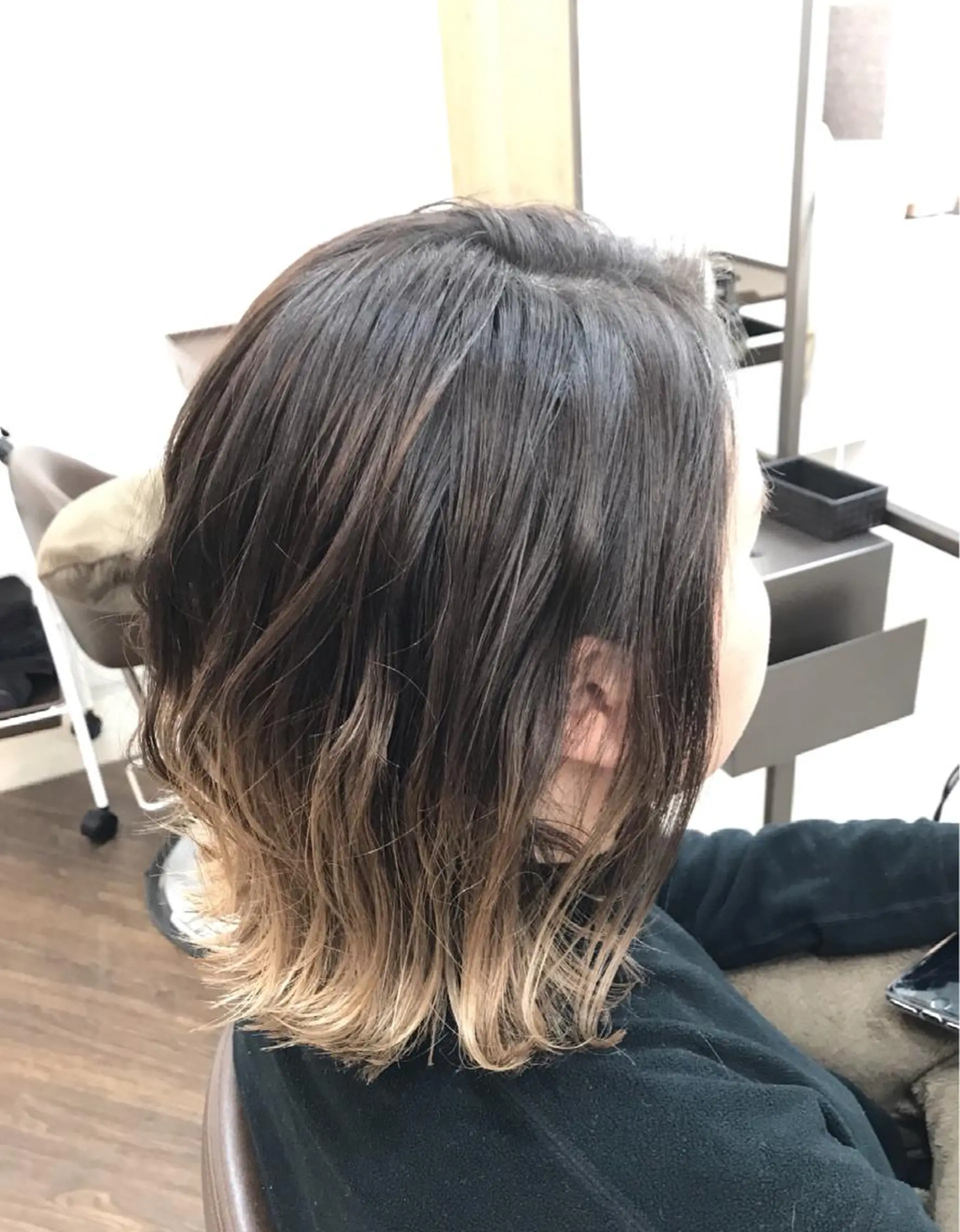 ショート カラー パーマ ヘアアレンジ 切りっぱなしボブ ボブ 外ハネヘア APSEE メンズカラー特化のヘアスタイル