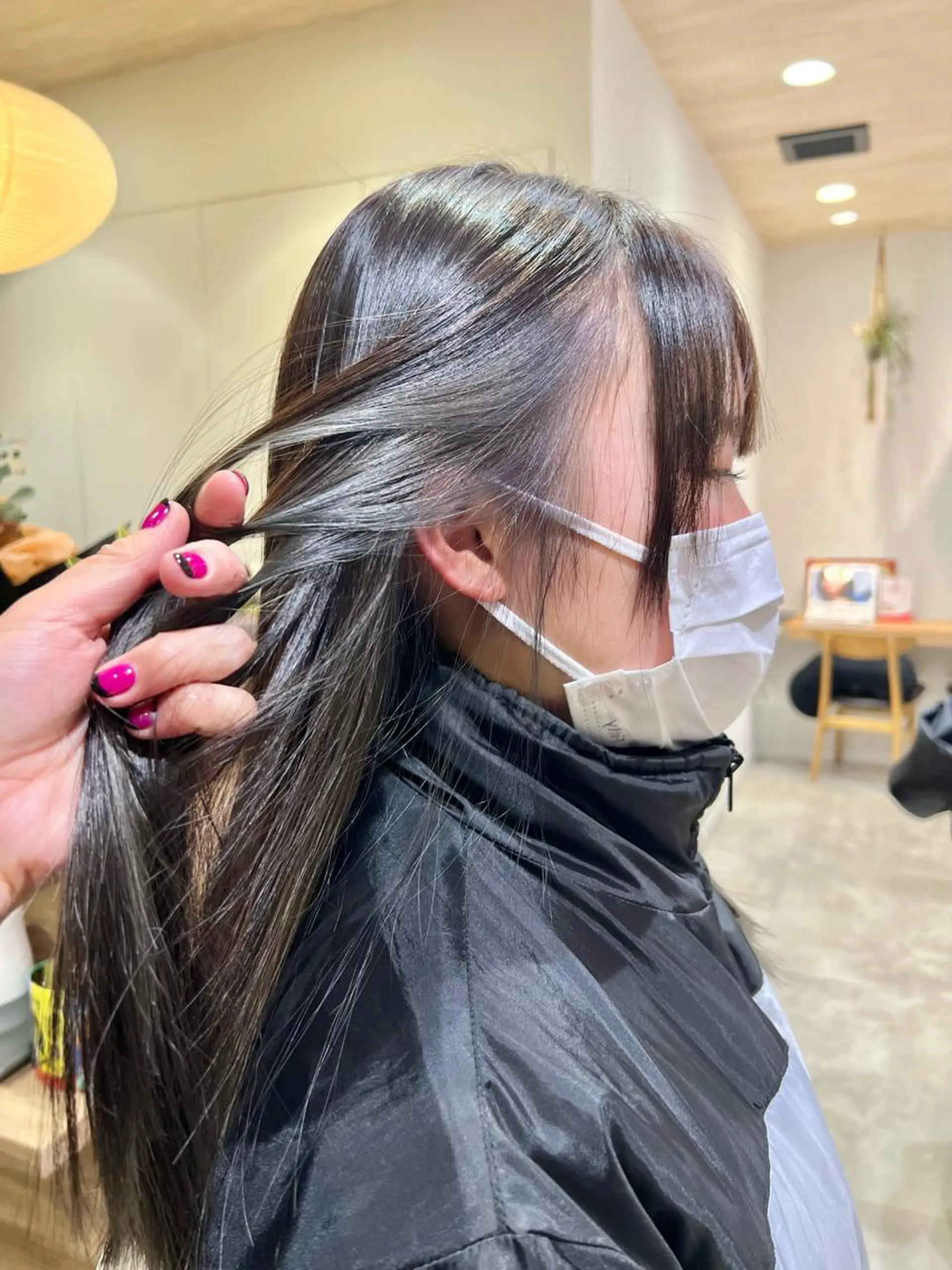 セミロング カラー インナーカラー Oasisgarden所属・レイヤー/ブリーチ MOMOのヘアスタイル