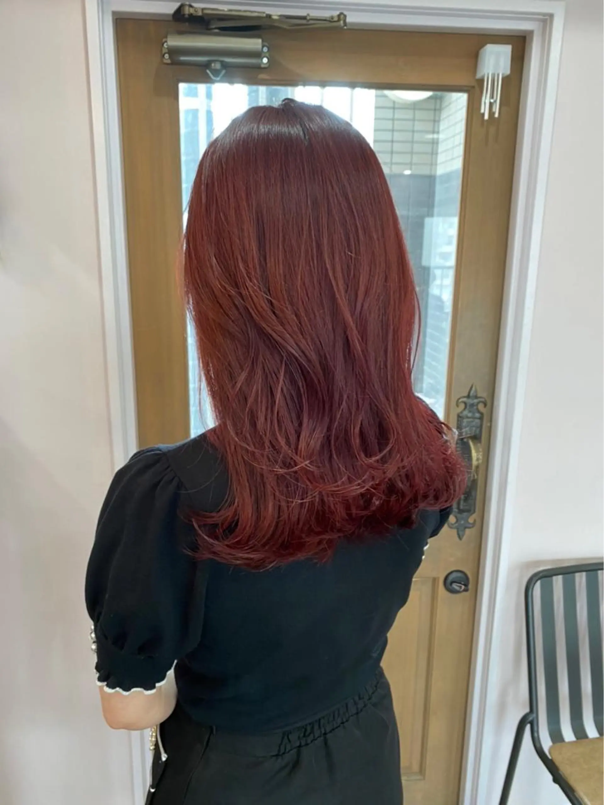 セミロング カラー レッドカラー レイヤーカット cinq PROJECT所属・ミルクティーベージュ /三村克彦のヘアスタイル