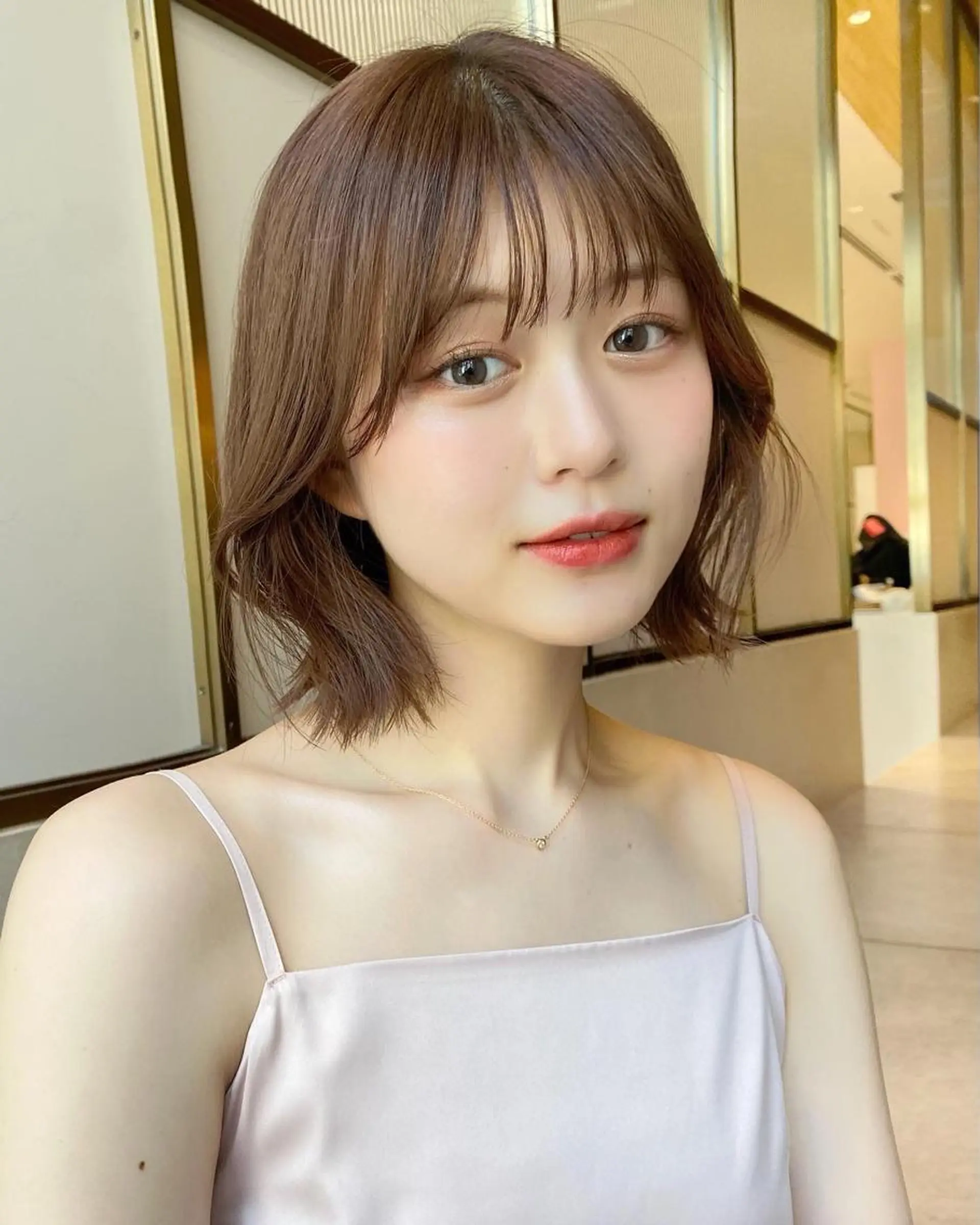 ミディアム カラー パーマ ヘアアレンジ 切りっぱなしボブ バレイヤージュ ブリーチ ケアブリーチ 透明感カラー カット ヘアカラー トリートメント ヘアセット 小野寺瑞希 /最小顔カットのヘアスタイル