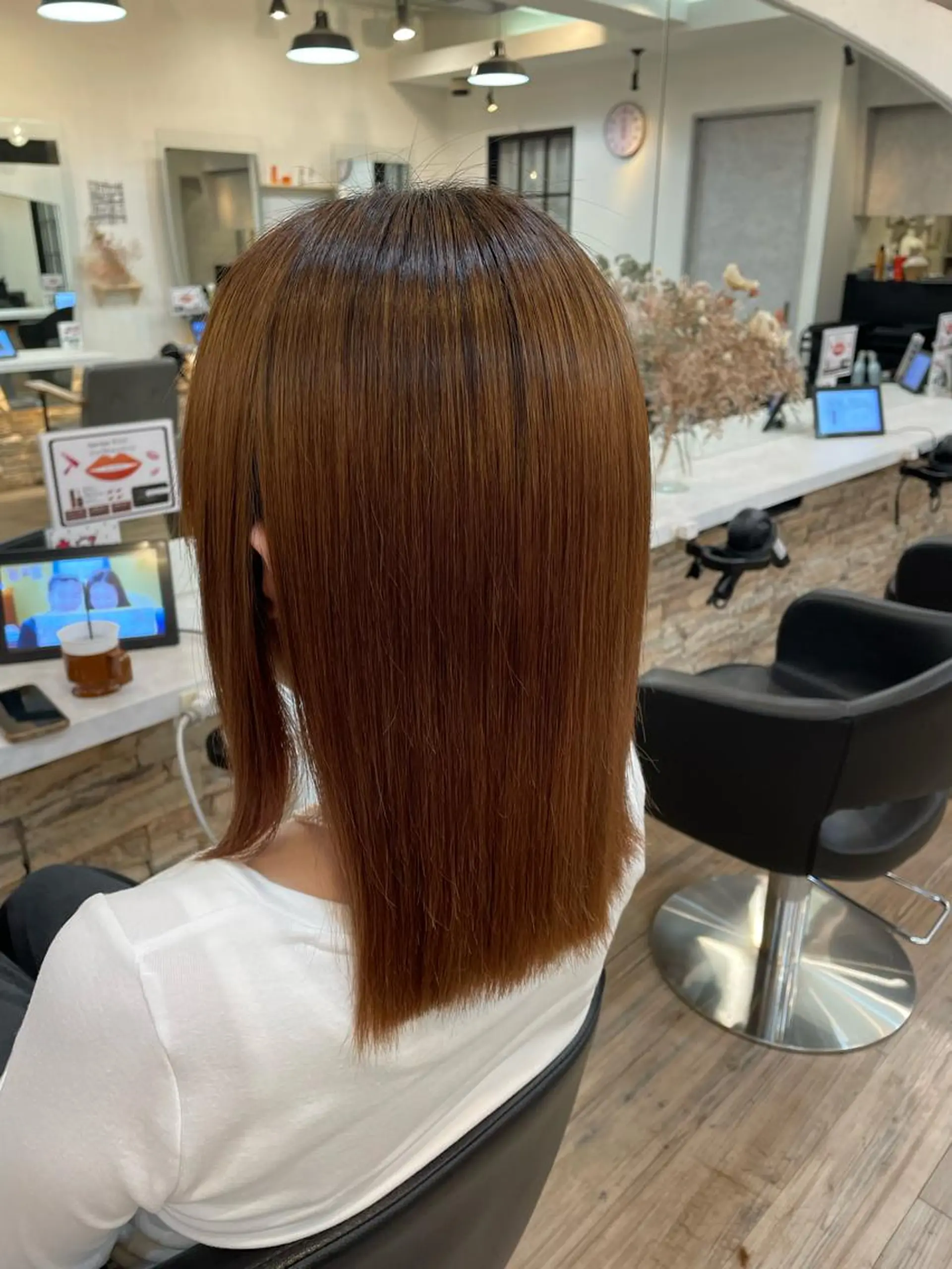 ミディアム 伸ばしかけ VISAGE ba.sk 金子詩帆のヘアスタイル