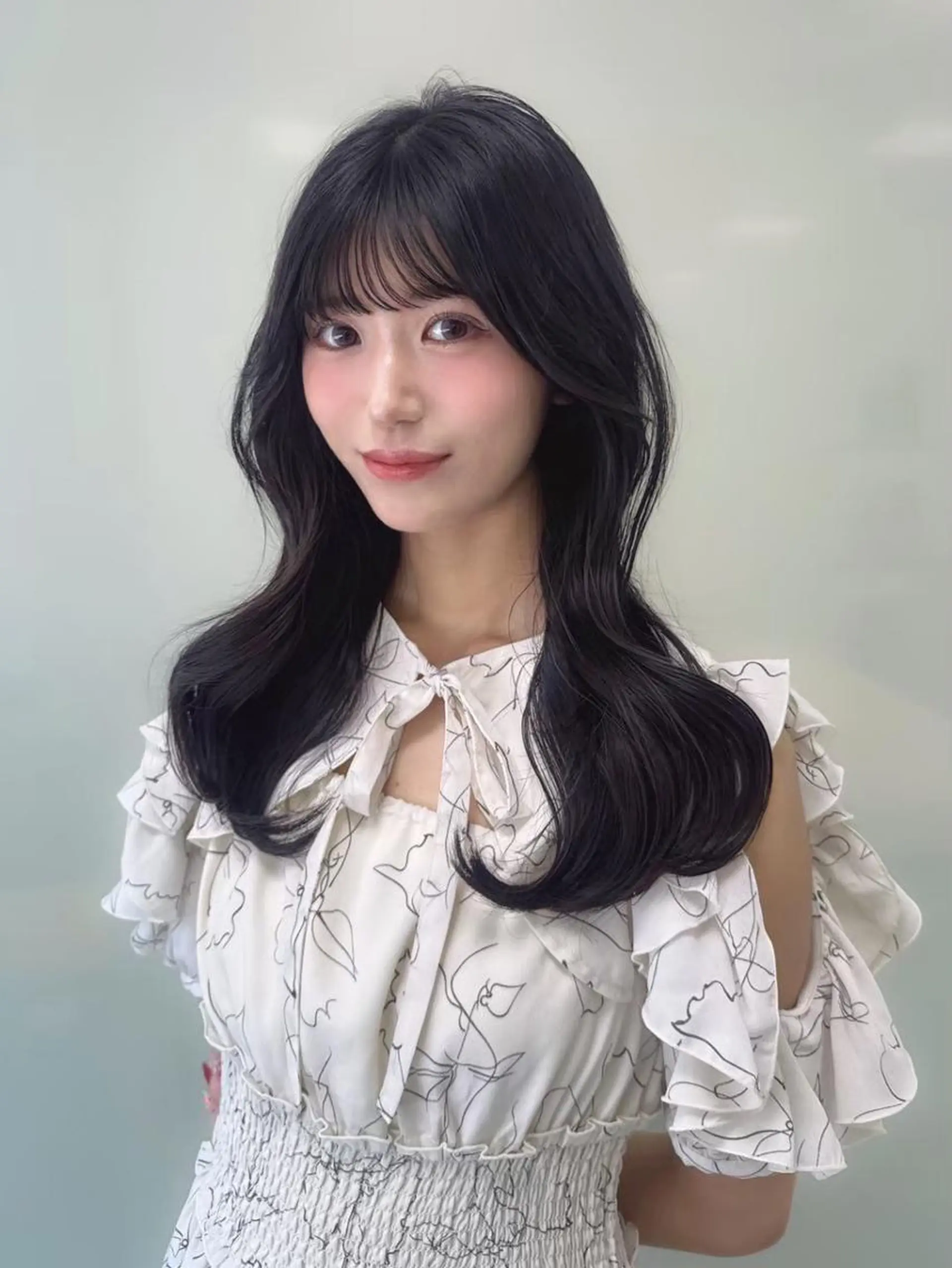 カラー 韓国🇰🇷トレンド レイヤーカット🩶のヘアスタイル