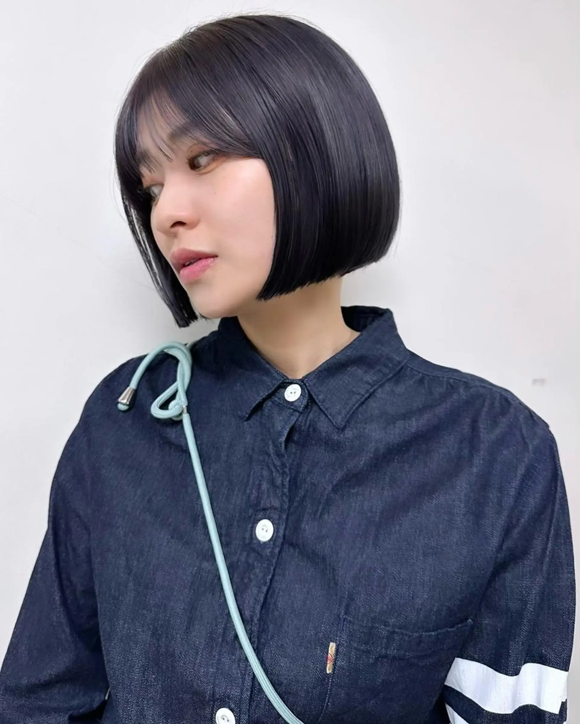 ショート カラー パーマ ヘアアレンジ キッズ ネイル マツエク・マツパ アイブロウ ベージュカラー 黒髪 ブリーチ ブルーカラー ブルーブラック カット 縮毛矯正 ニシダヒカリ🌙 髪質改善×似合わせのヘアスタイル