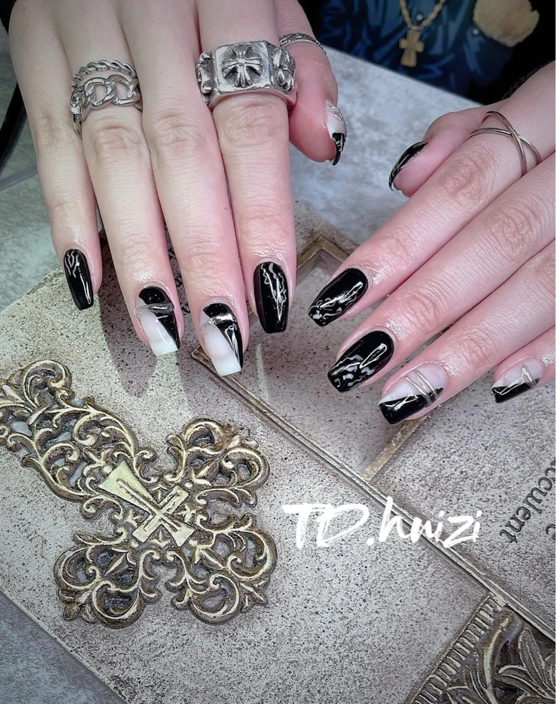 ミディアム めぐみのネイルサロン 惠のネイルデザイン