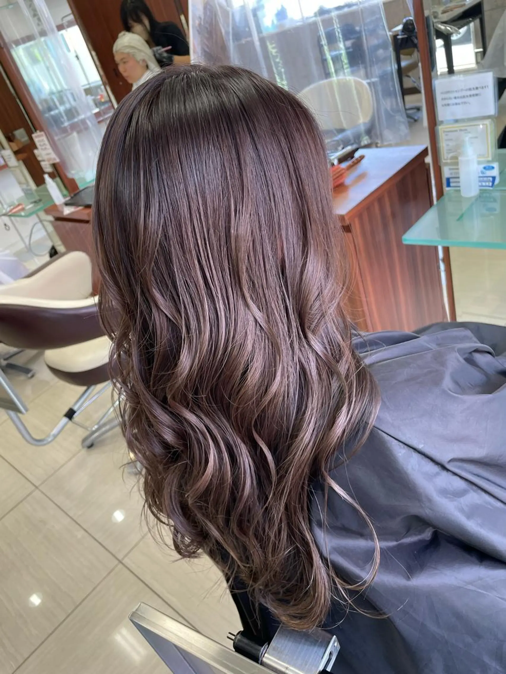 ロング ハイライト ヘアカラー 色川 優斗《髪質改善》のヘアスタイル