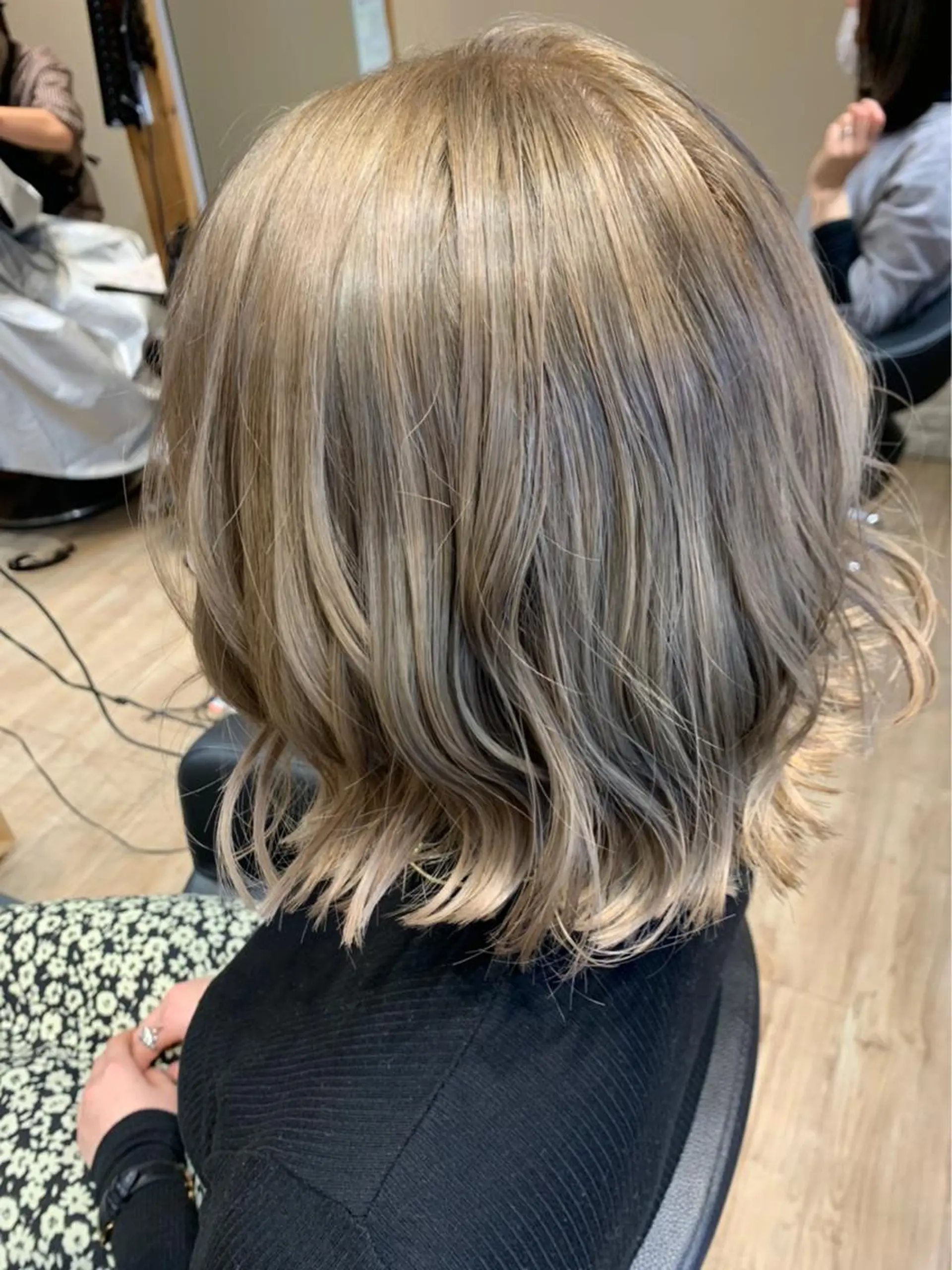 ショート カラー ベージュカラー ミルクティーベージュ ヘアカラー 大久保 隆蔵のヘアスタイル