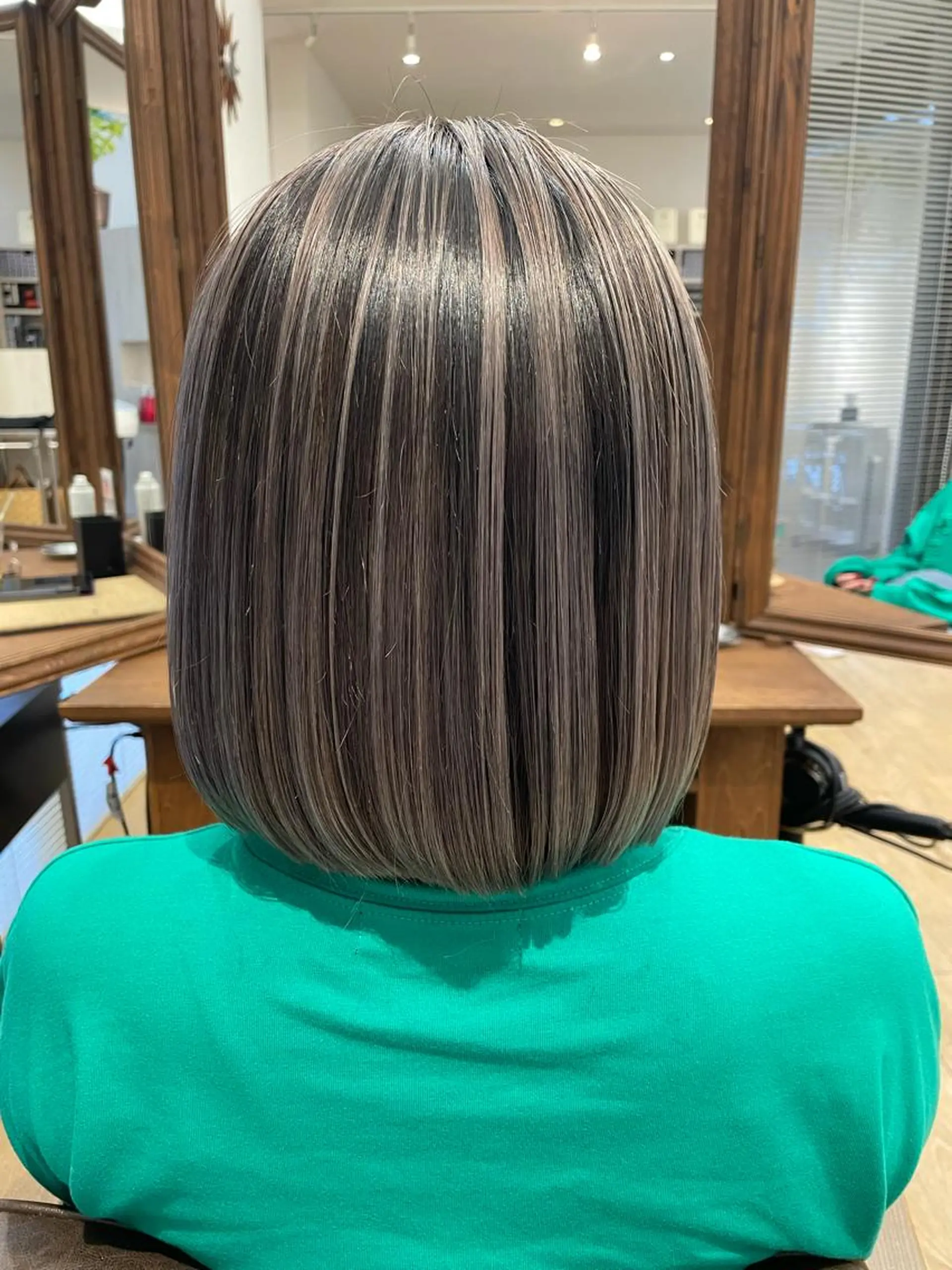 ショート カラー バレイヤージュ レイヤーカット ヘアカラー トリートメント ブリーチ👩‍🦳/ ‪✂︎MANAMIのヘアスタイル