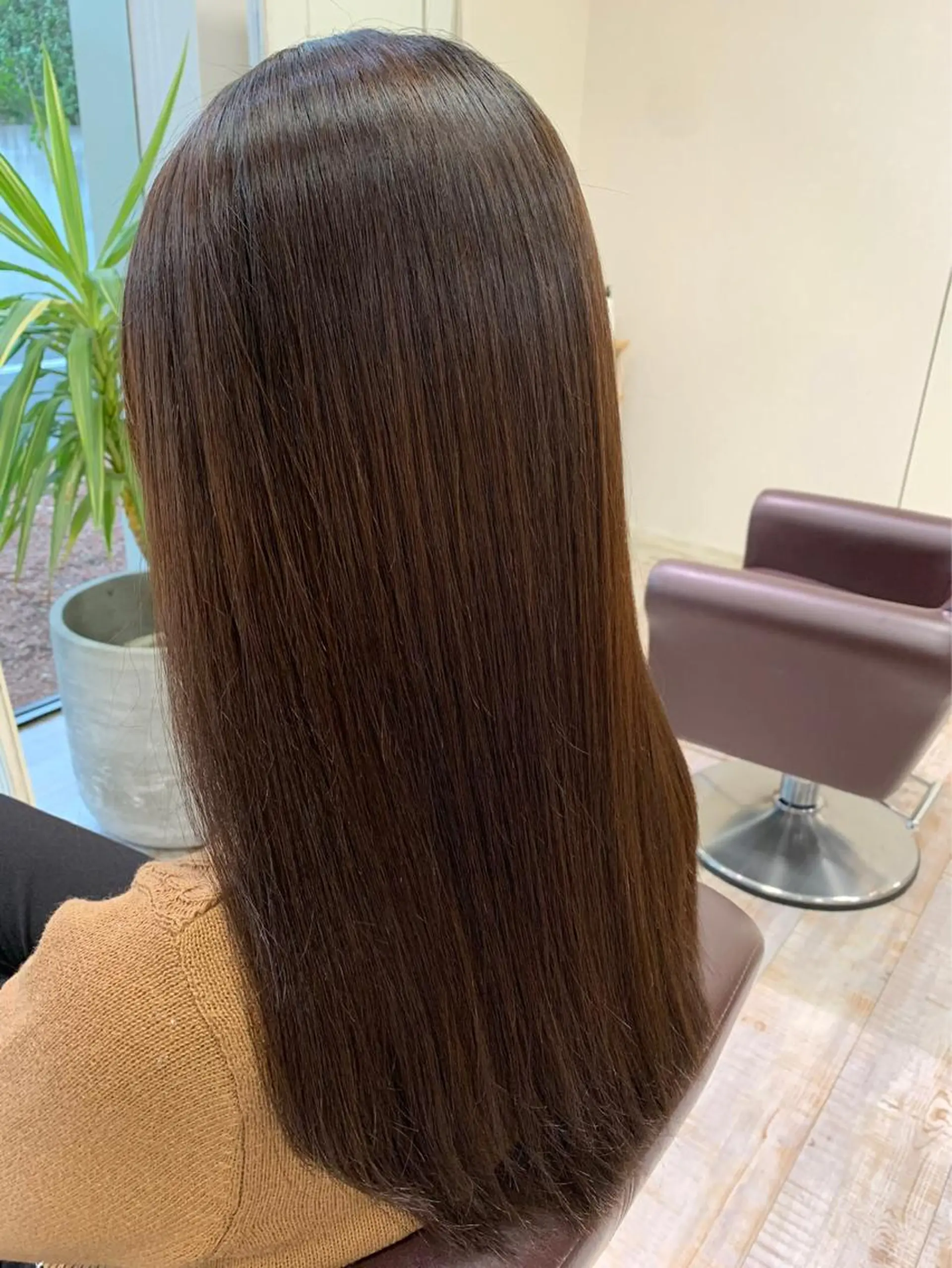 ロング Aile所属・酸性ストレート／カラ ー/山下高明のヘアスタイル