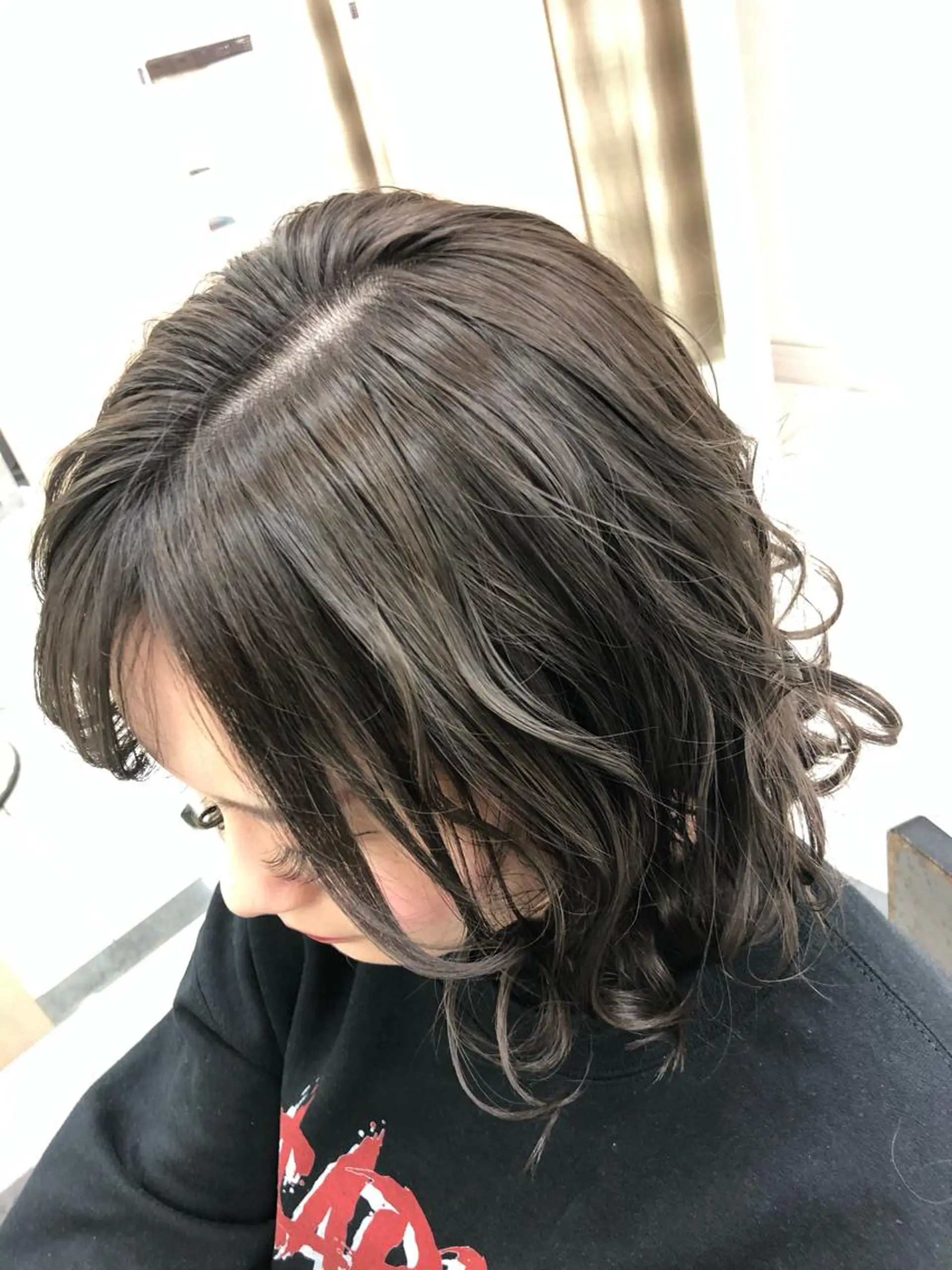 ミディアム カラー 渕向 克海のヘアスタイル
