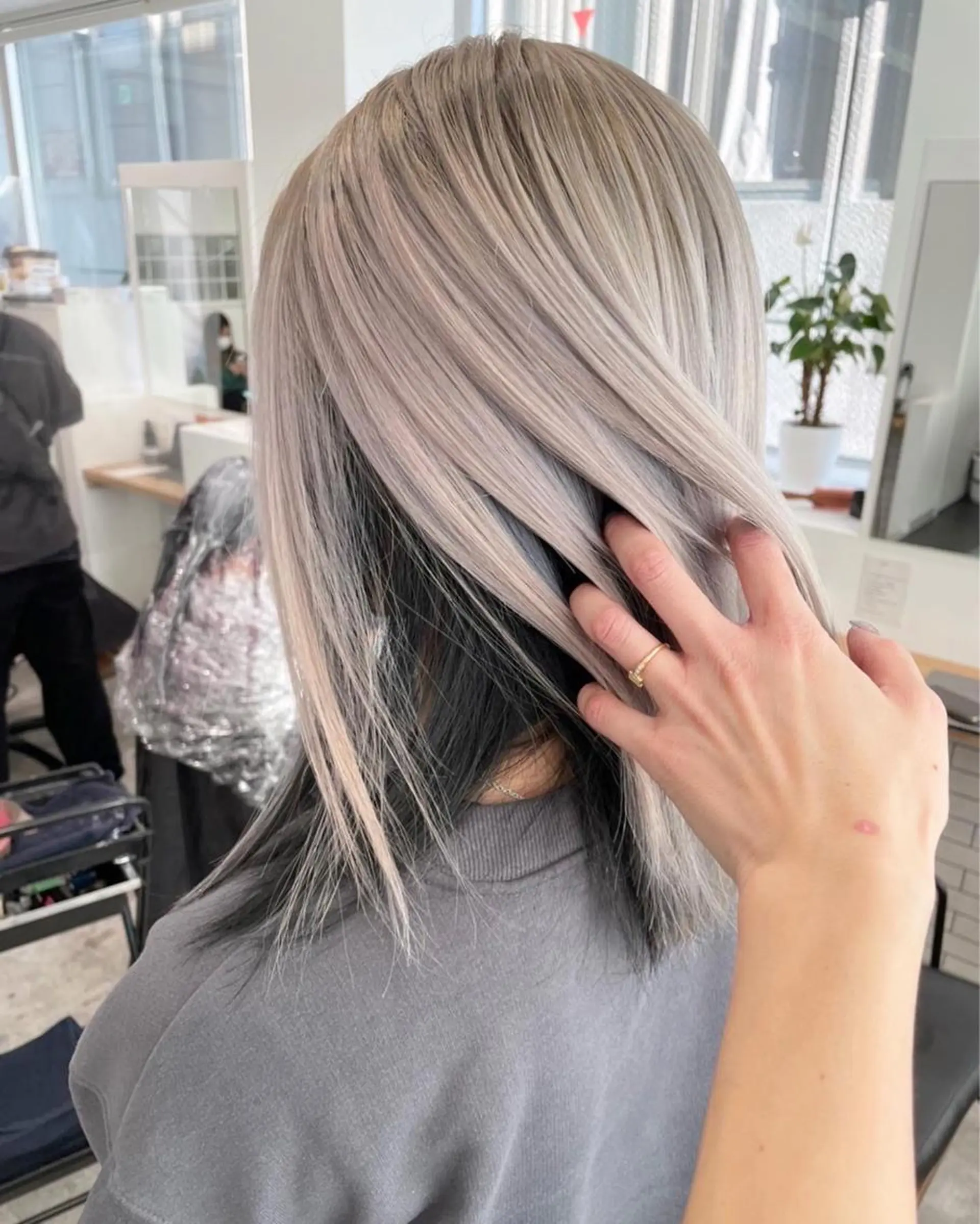 セミロング カラー JIL BLAN 京都所属・RU RIのヘアスタイル