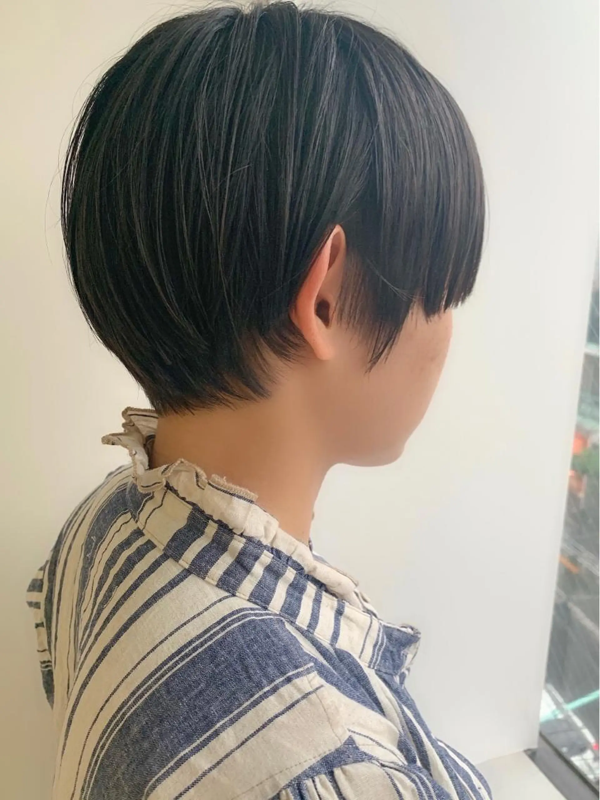 ショート nuu所属・💜ショート💜 ウルフ、ボブ二色亜美のヘアスタイル