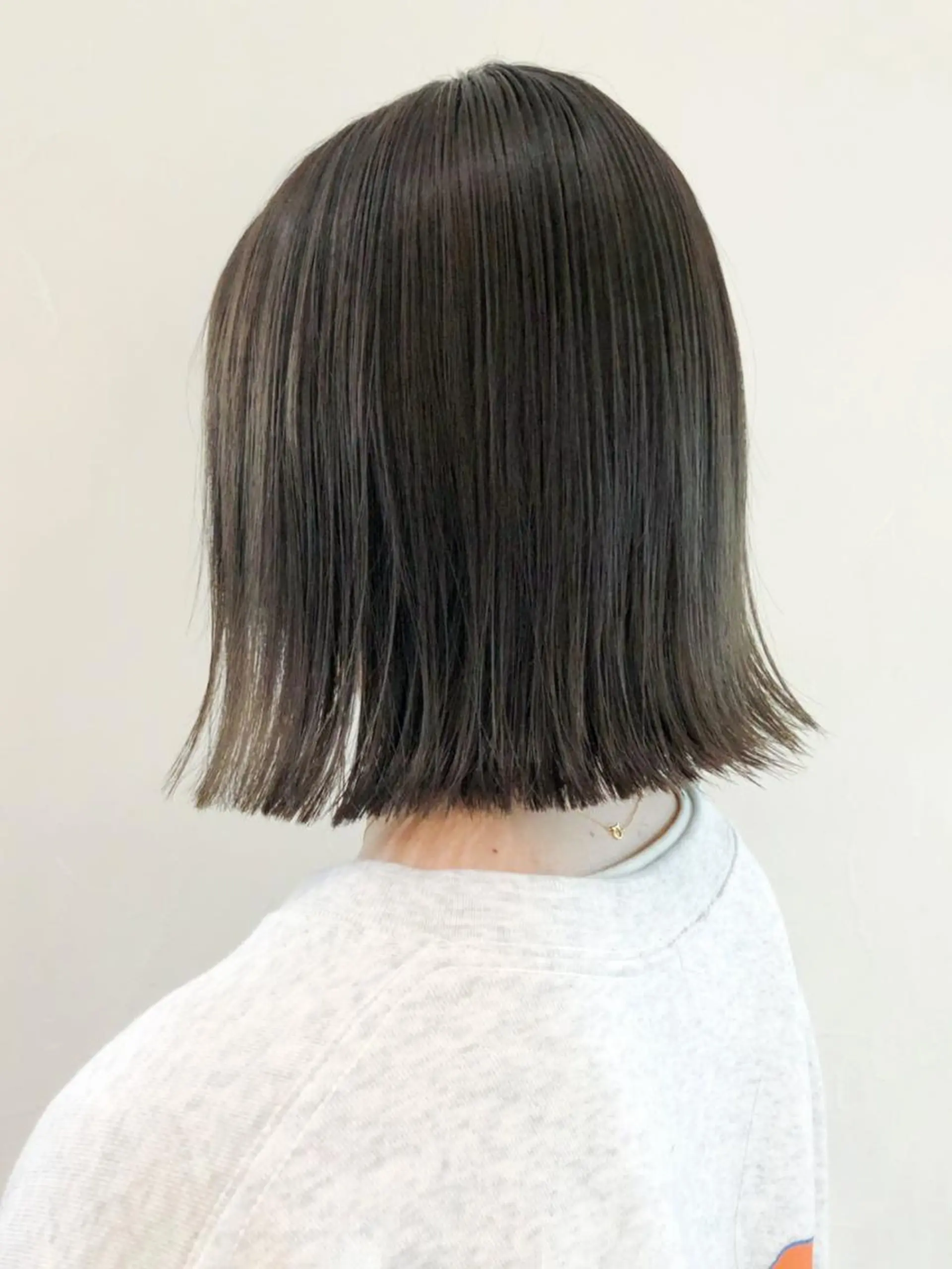 ミディアム カラー パーマ ヘアアレンジ 切りっぱなしボブ グレージュ オリーブグレージュ オリーブグレー ボブ ITbyALBUM 浦和店のヘアスタイル