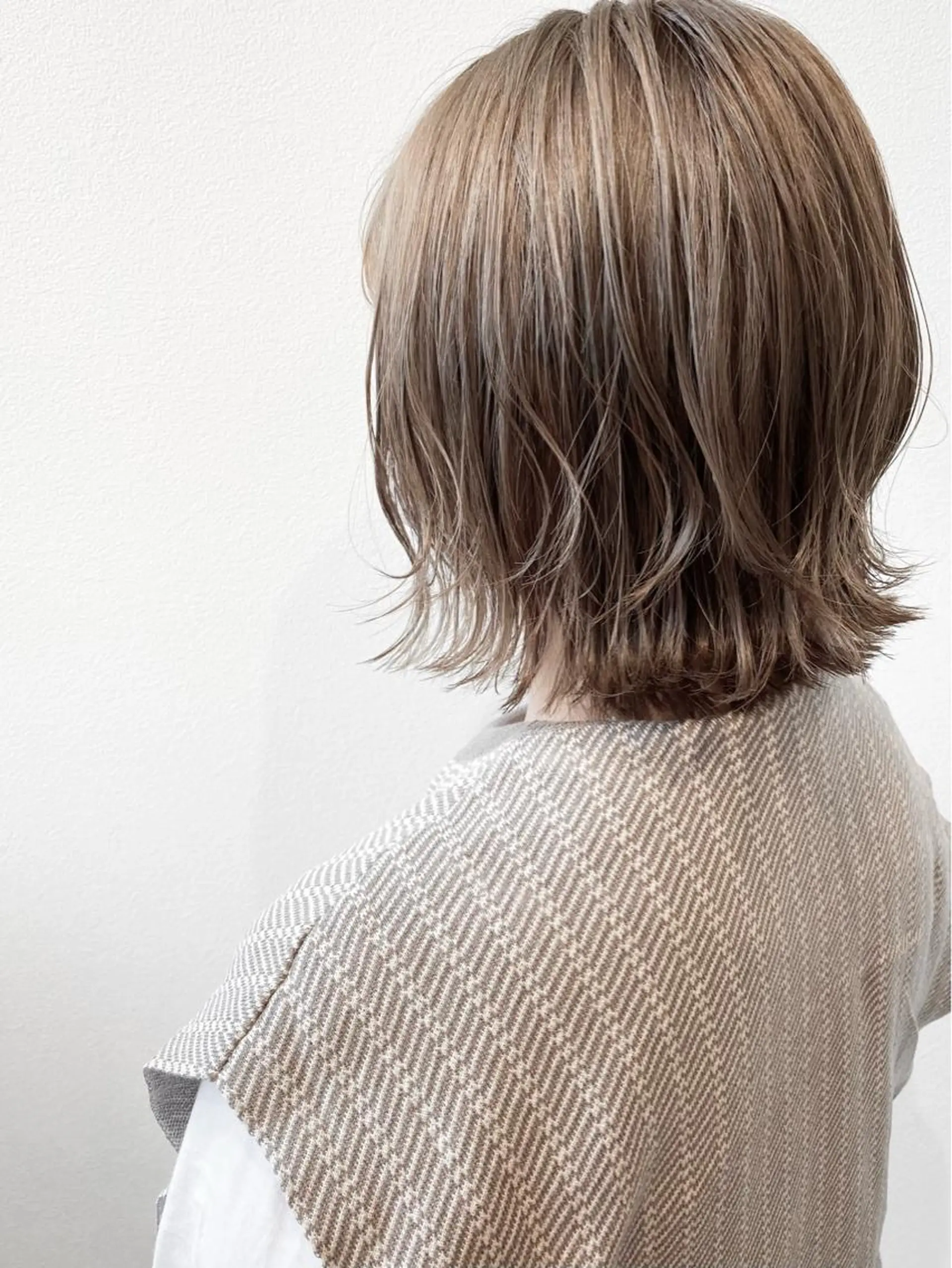 ミディアム カット ヘアカラー トリートメント MYRTLE TSUNODAのヘアスタイル