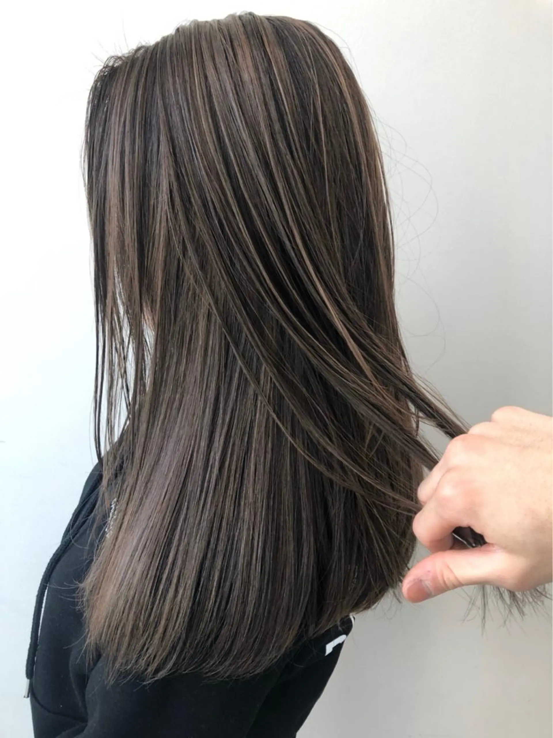 セミロング カラー ハイライトカラー ハイライト カット ヘアカラー トリートメント 🦄インナーカラー 🦄貫井彩花のヘアスタイル