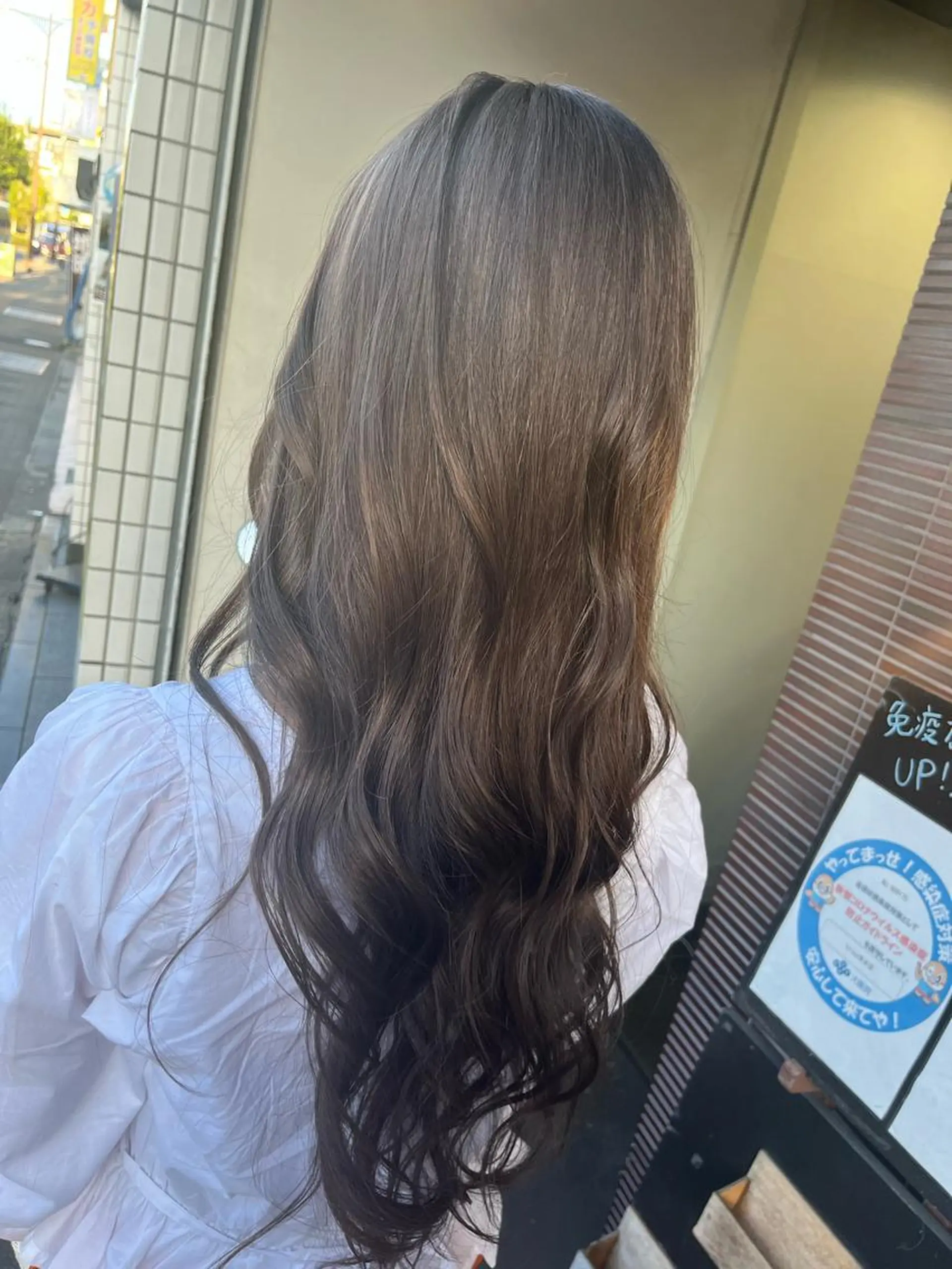 カラー ブリーチ ヘアカラー 友松 世奈のマツエク・マツパデザイン