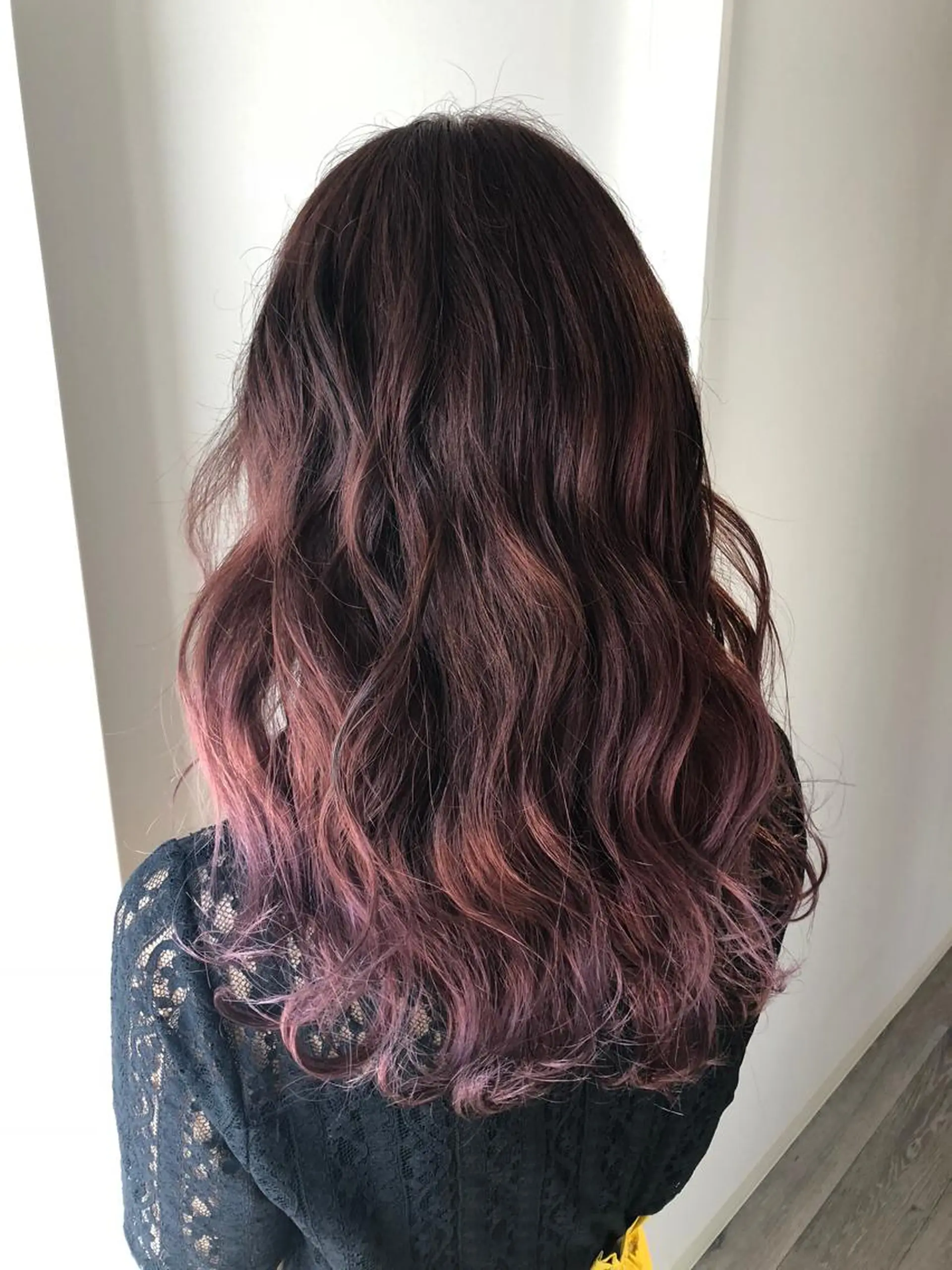 ロング カラー ヘアアレンジ ブリーチ グラデーションカラー パープルカラー レッドカラー カット ヘアカラー Le/a谷町 野上幹太のヘアスタイル