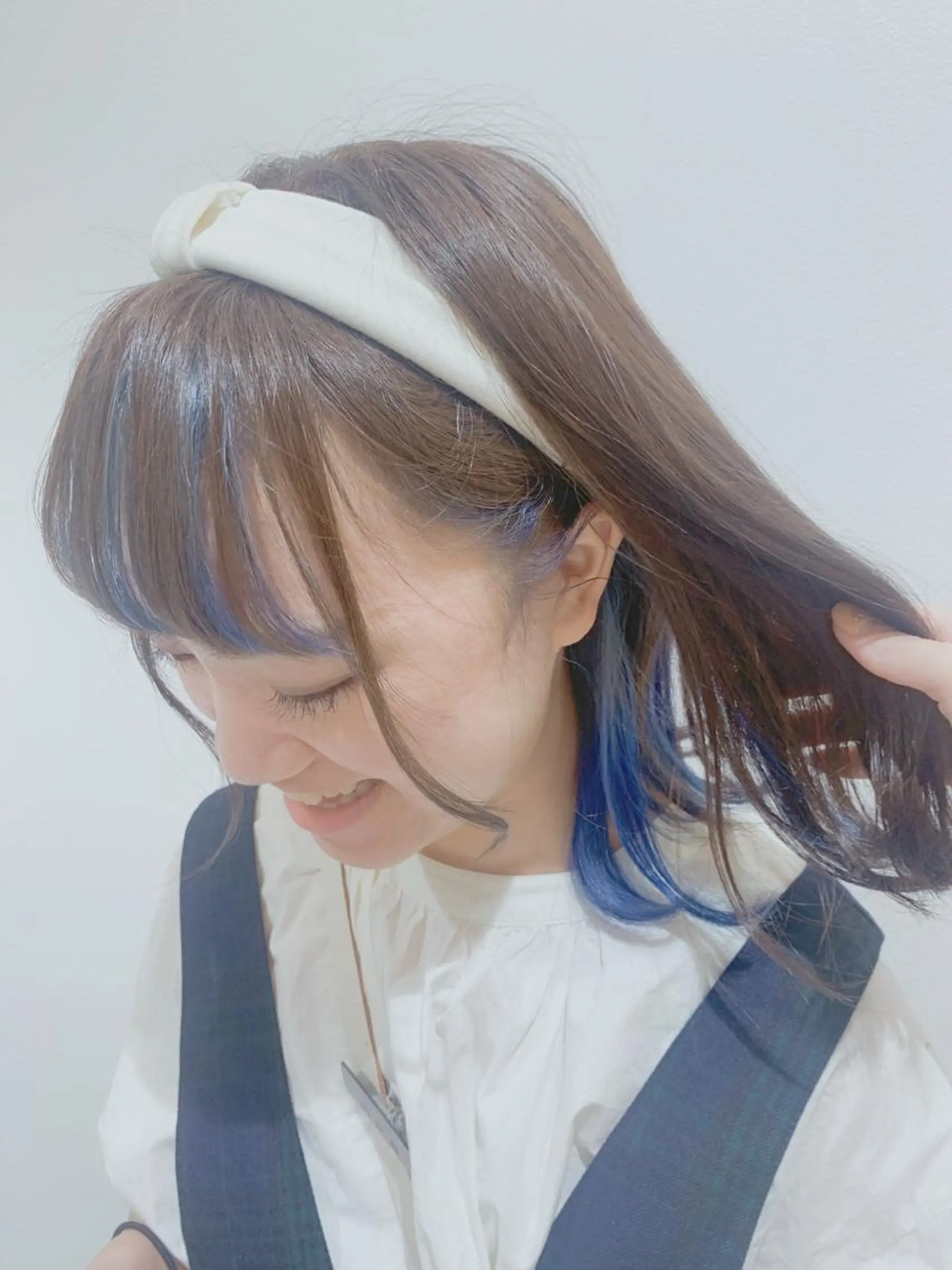 ミディアム カラー ブルーカラー インナーカラー カット ヘアカラー 由比藤理子 ブリーチカラー🌈のヘアスタイル