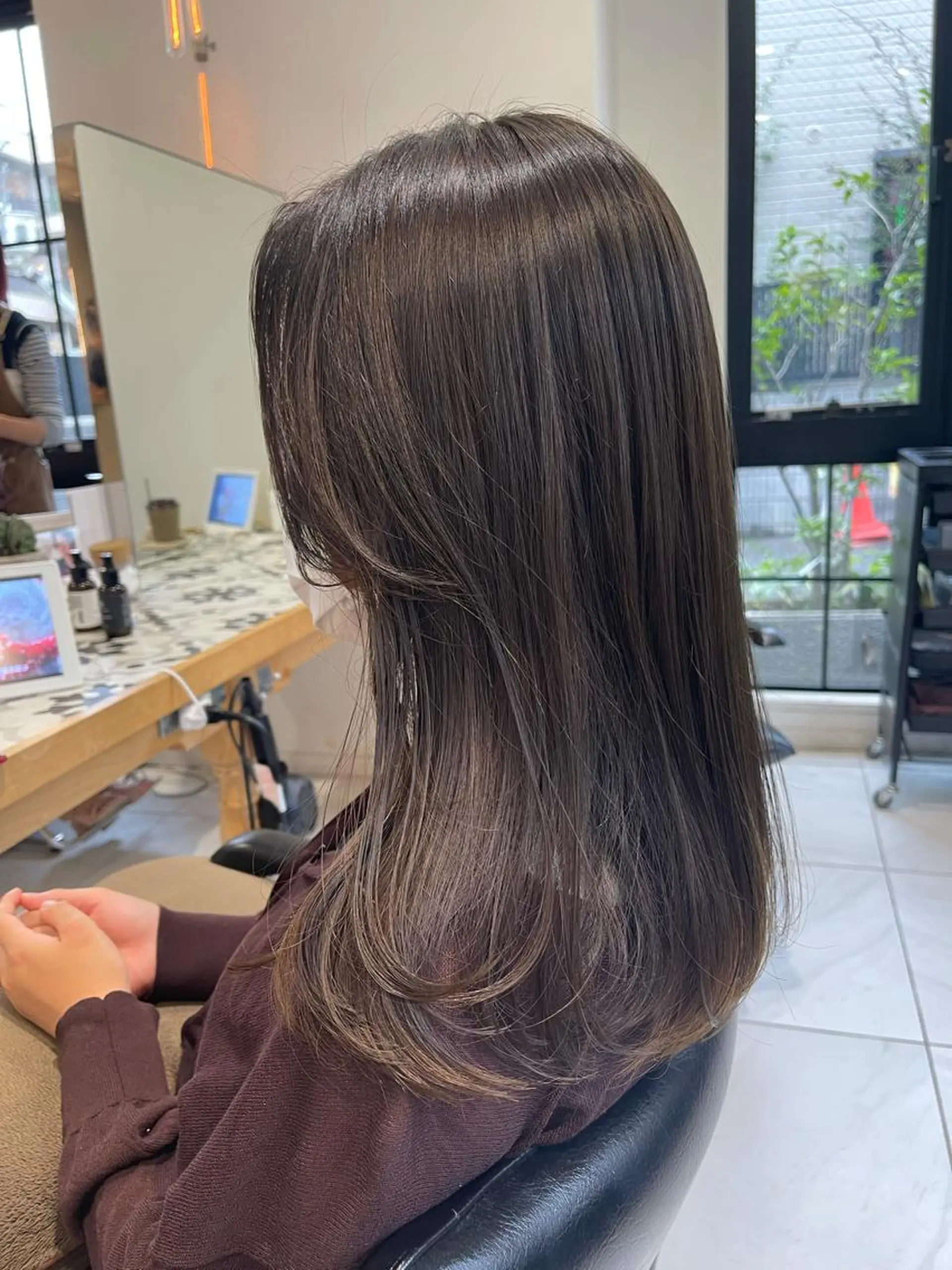 ミディアム カラー ベージュカラー オリーブベージュ ヘアカラー トリートメント ヘッドスパ ヘアセット ラベンダー/レイヤー スタイル🤎mamiのヘアスタイル