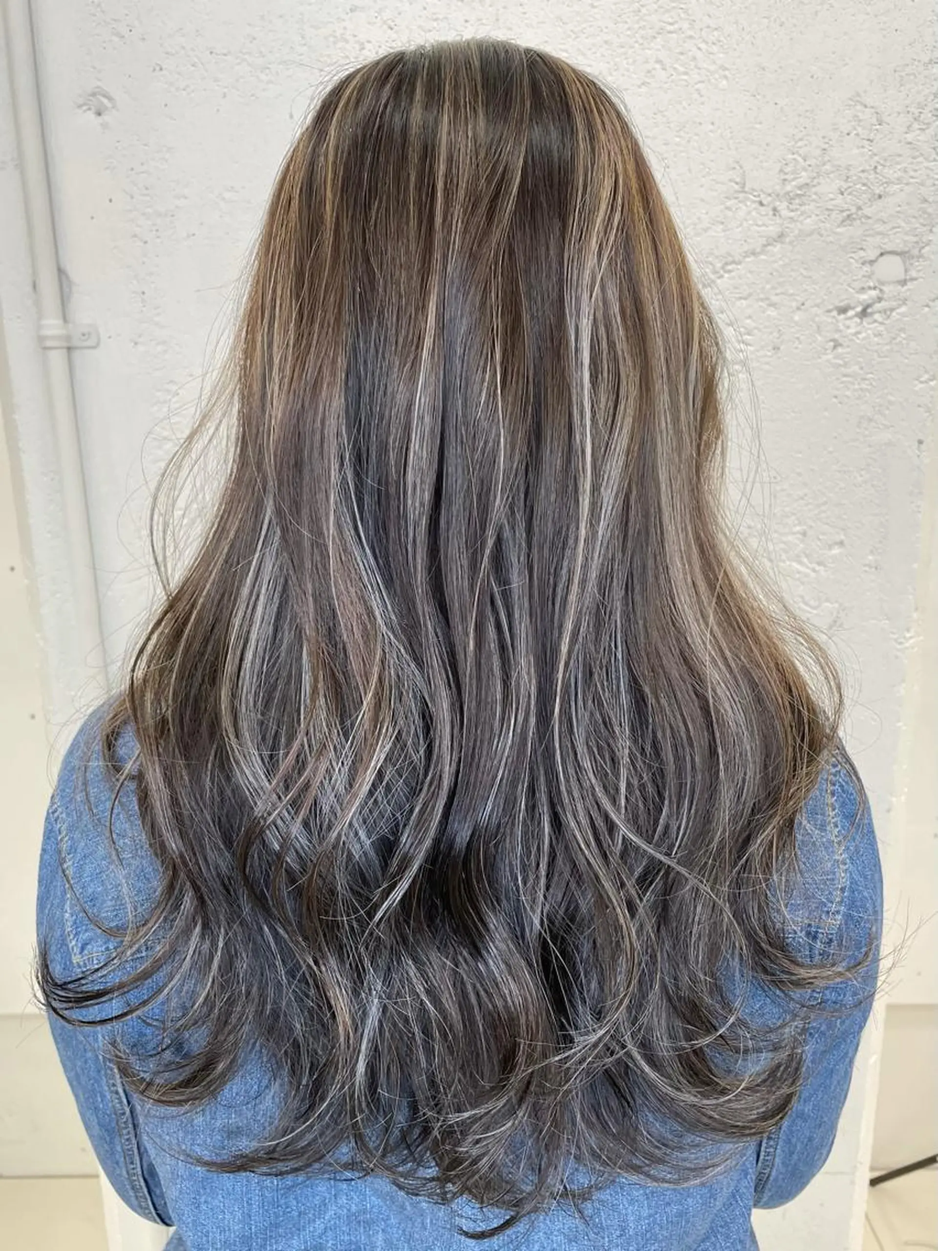 ロング ハイライト ヘアカラー トリートメント 家田 竜のヘアスタイル