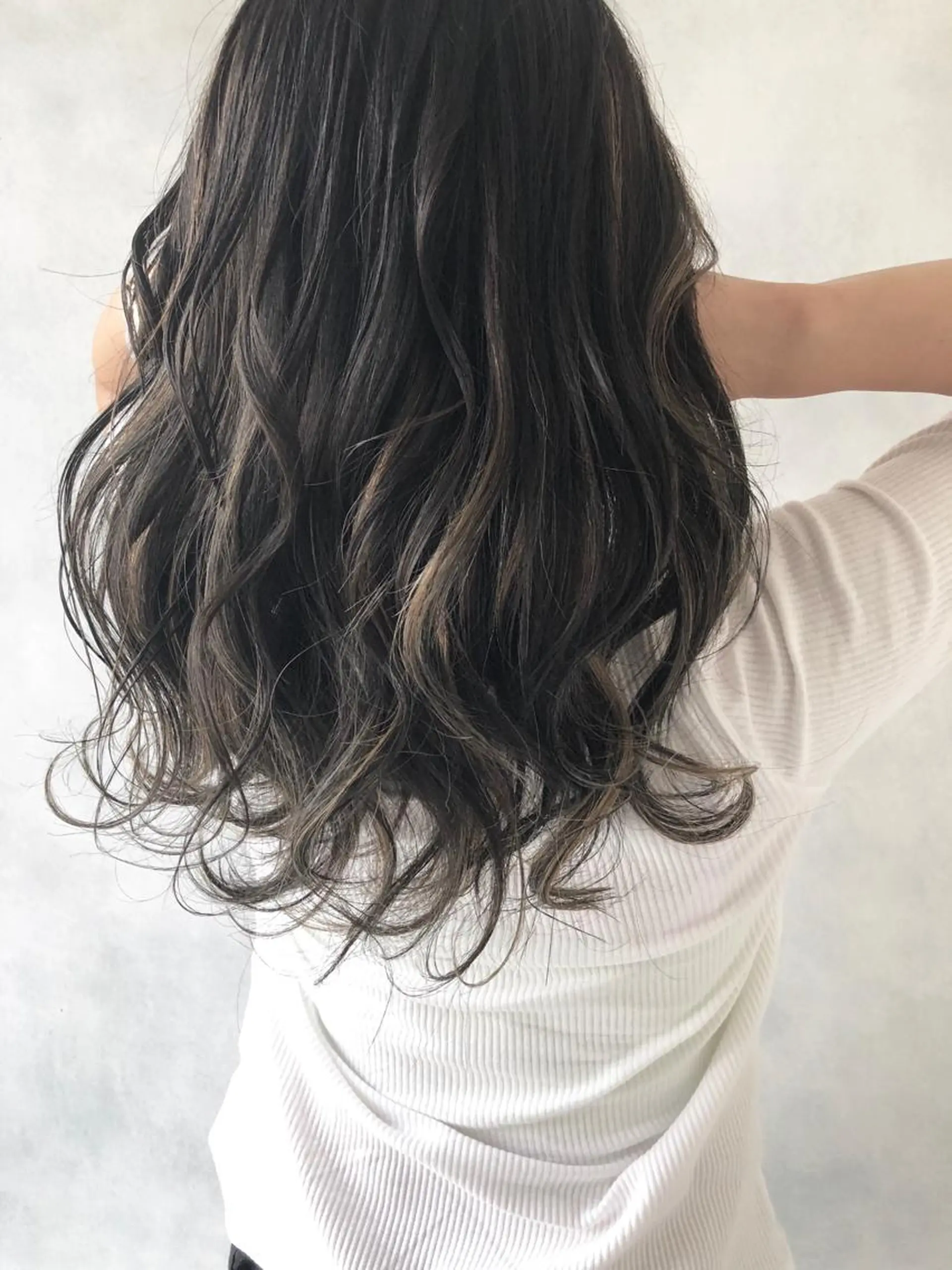 ロング ハイライト ヘアカラー トリートメント 小澤大輔 YOLO hairのヘアスタイル