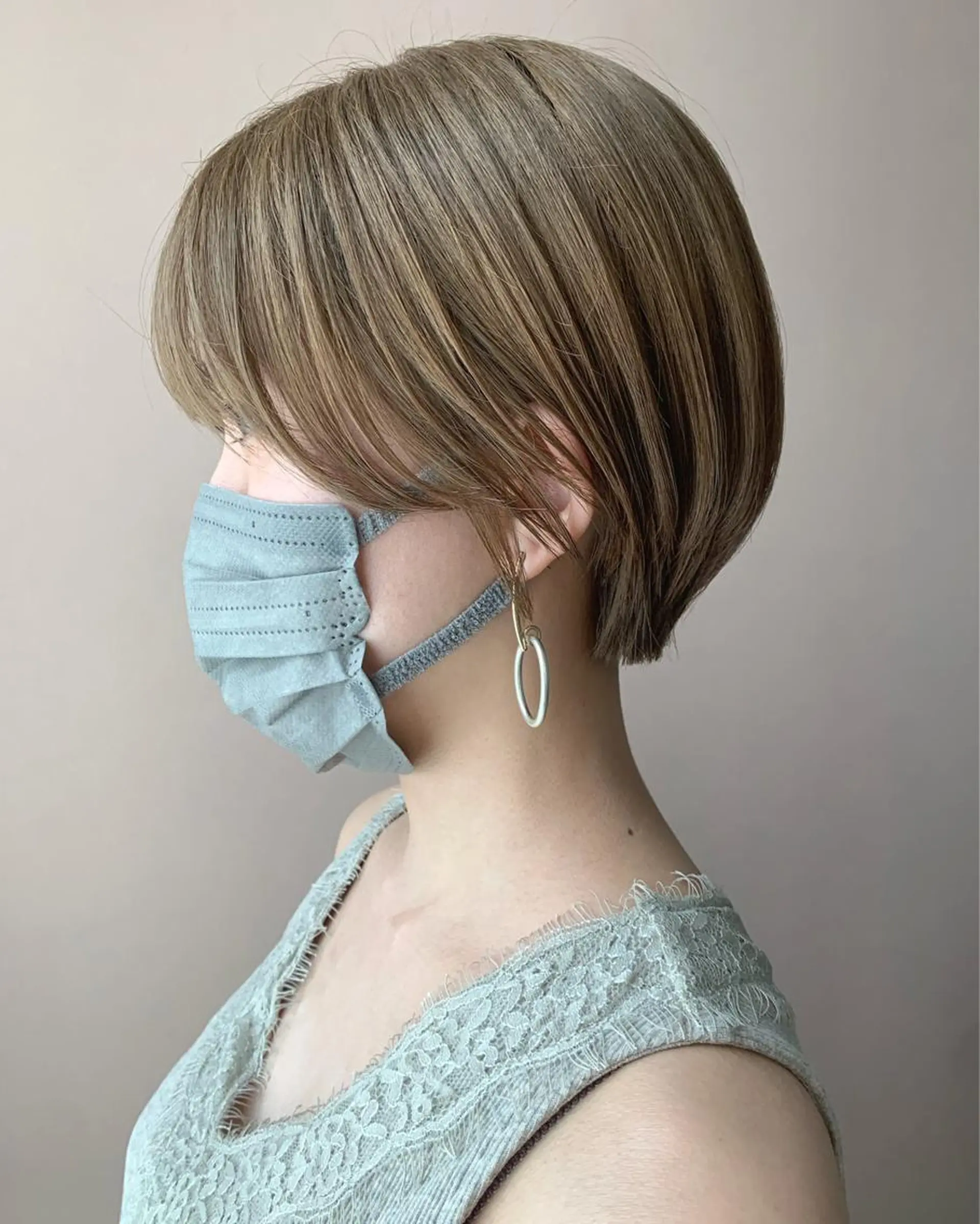 ショート カラー ベージュカラー ブリーチ ミルクティーベージュ ボブ カット ヘアカラー トリートメント hub hair レイヤー/透明感のヘアスタイル