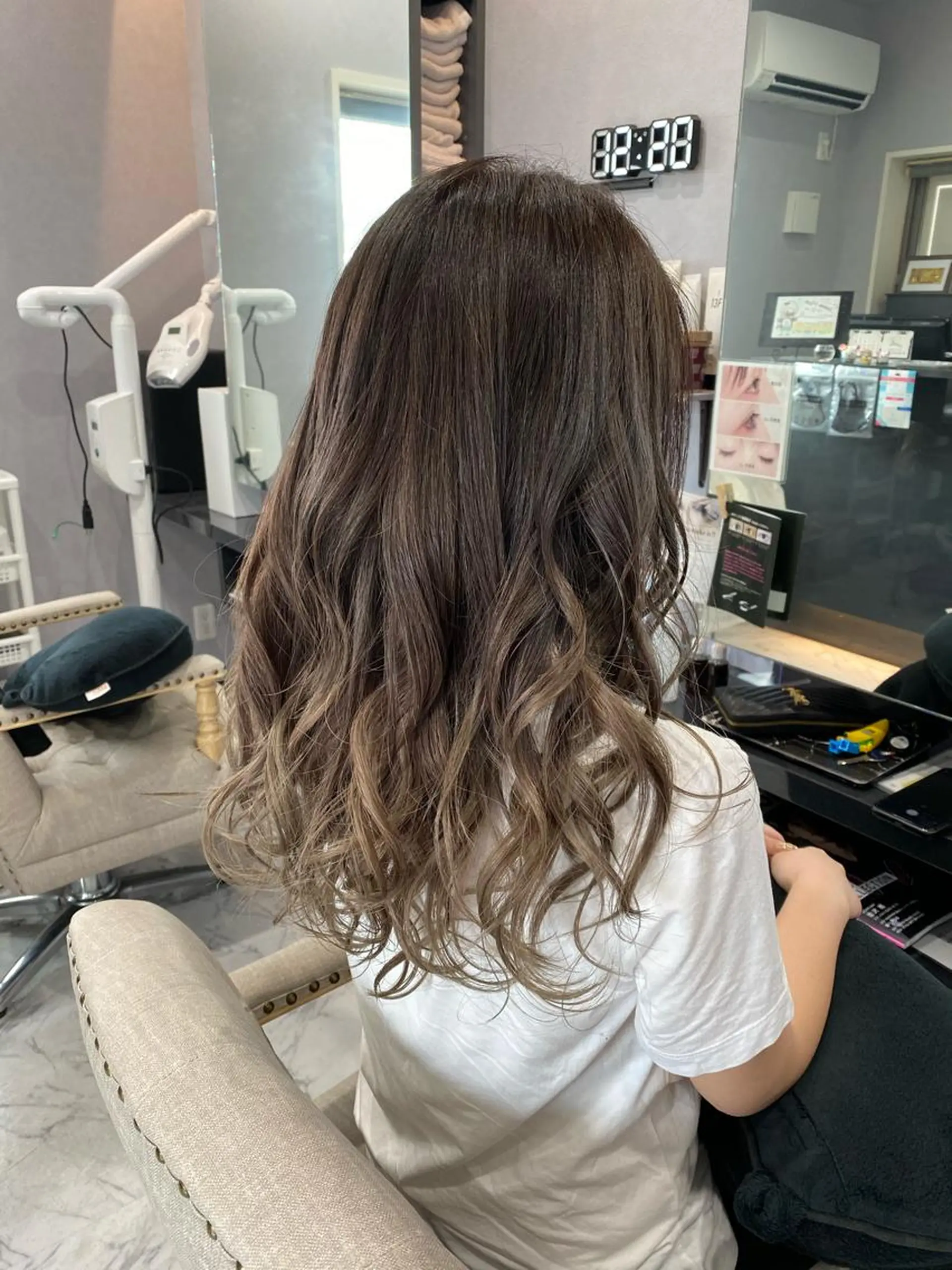 セミロング ヘアカラー FAVORE 【ファヴォーレ】のヘアスタイル