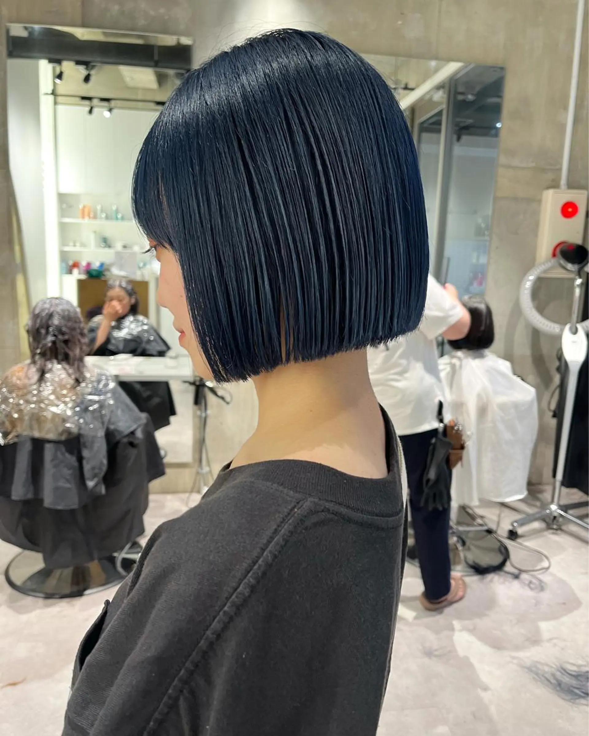 ショート カラー ブルーカラー iLi所属・iLi 《イリ》のヘアスタイル
