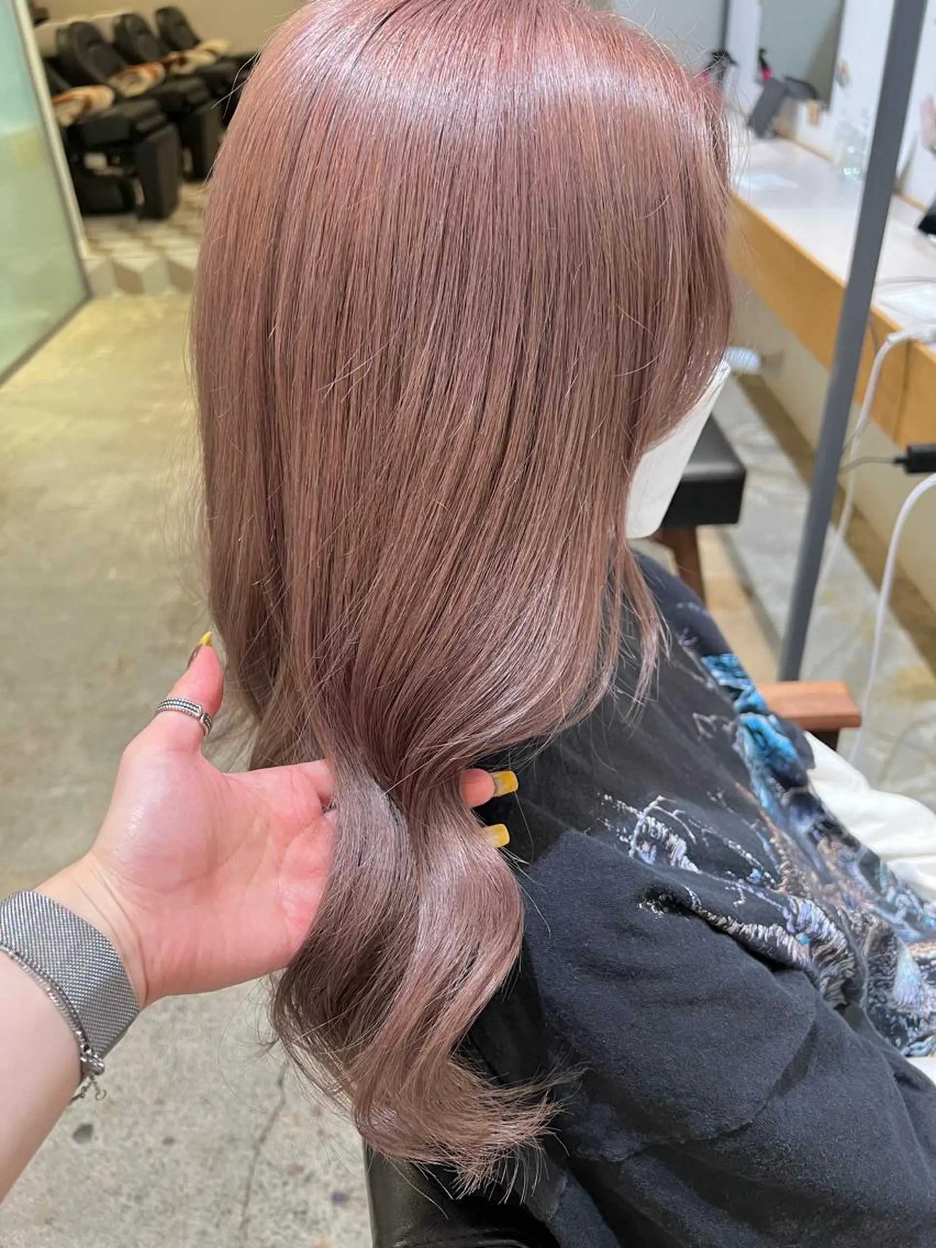 セミロング カラー ブリーチ ヘアカラー Kana 🍋 ハイトーン【高円寺】のヘアスタイル