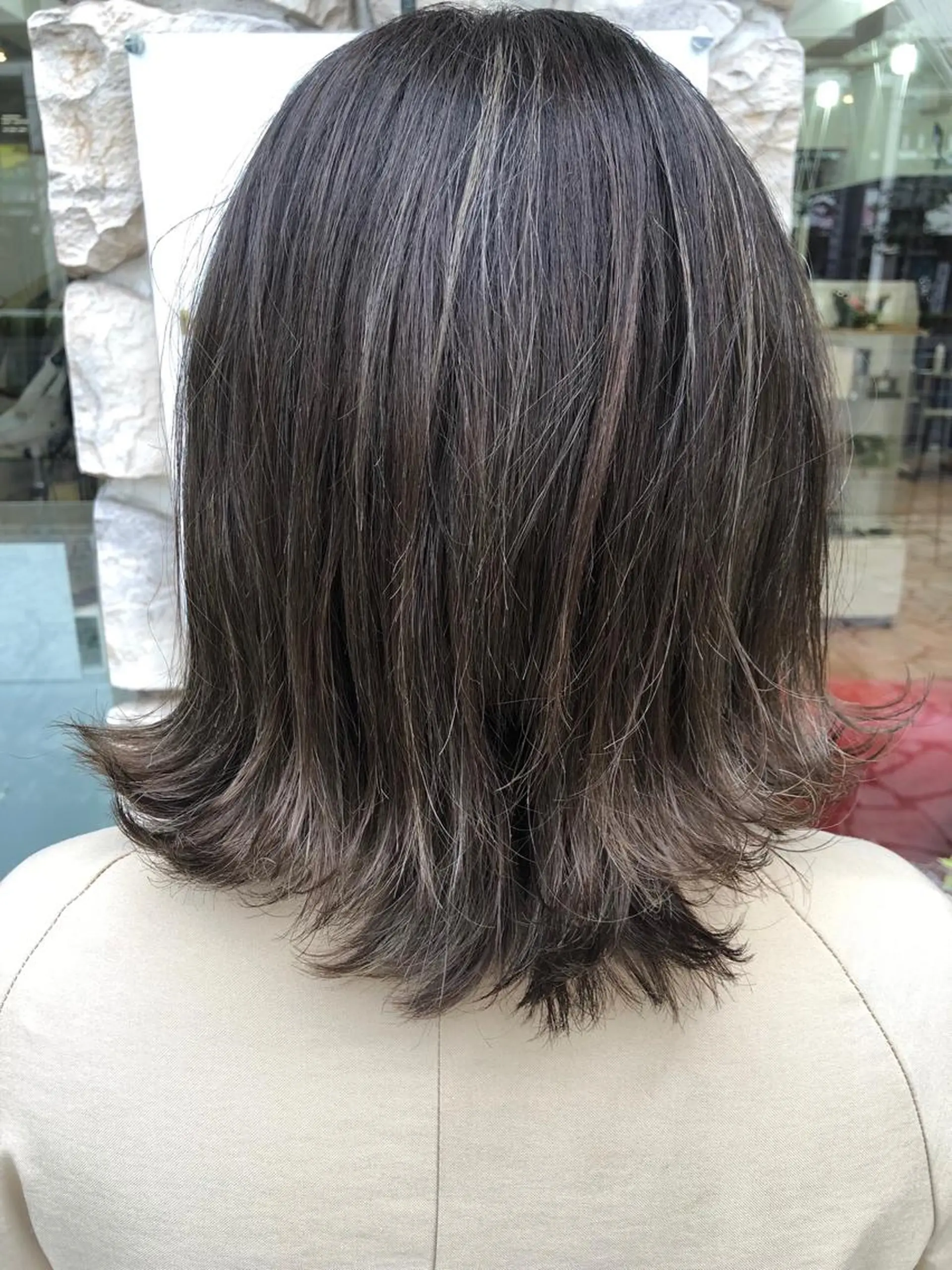 ショート カラー グレージュ ハイライトカラー ハイライト ヘアカラー ショート 嶋津祥希のヘアスタイル