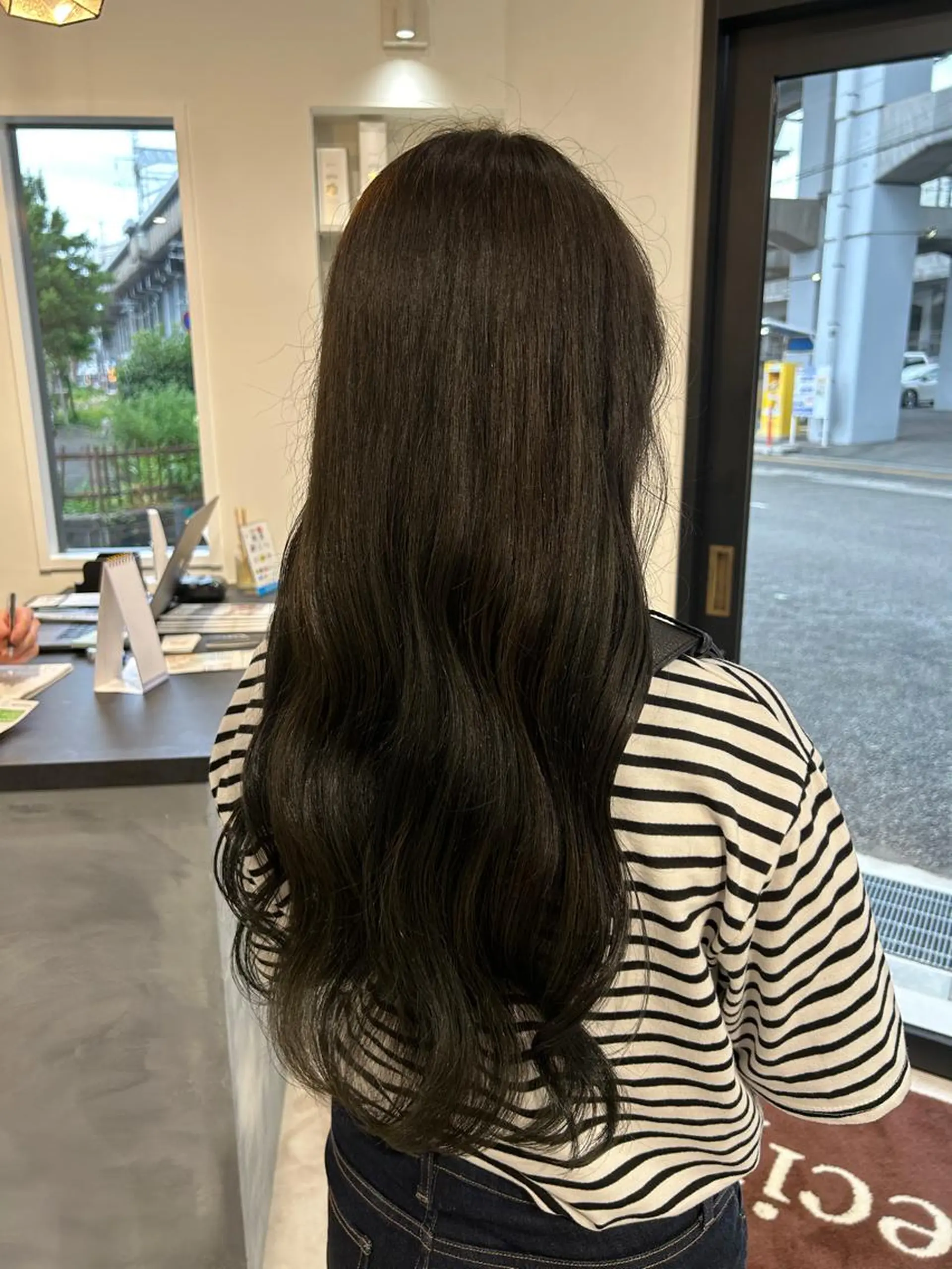 ロング カラー オリーブグレー 河野 いずみのヘアスタイル