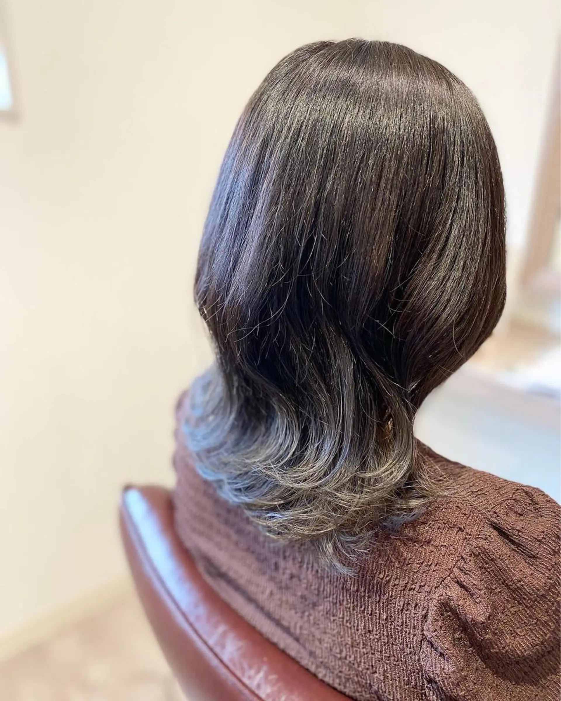 ミディアム カラー グレージュ カット ヘアカラー トリートメント 荒木 ひろかのヘアスタイル