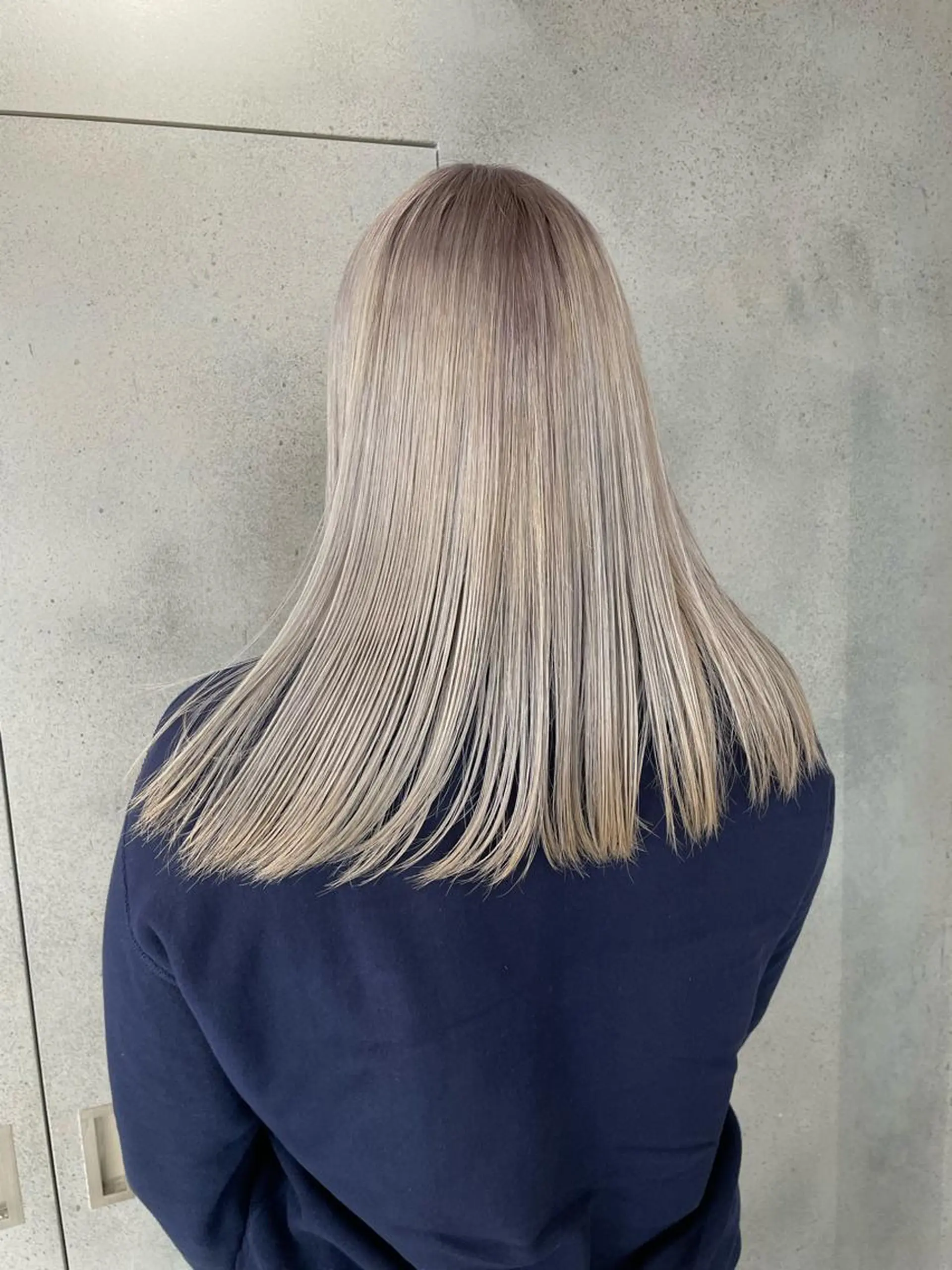 ミディアム カラー ベージュカラー ブリーチ ハイトーンカラー ハイトーンベージュ ヘアカラー 骨格診断で絶対可愛い ✨丸みショート✨凌弥のヘアスタイル