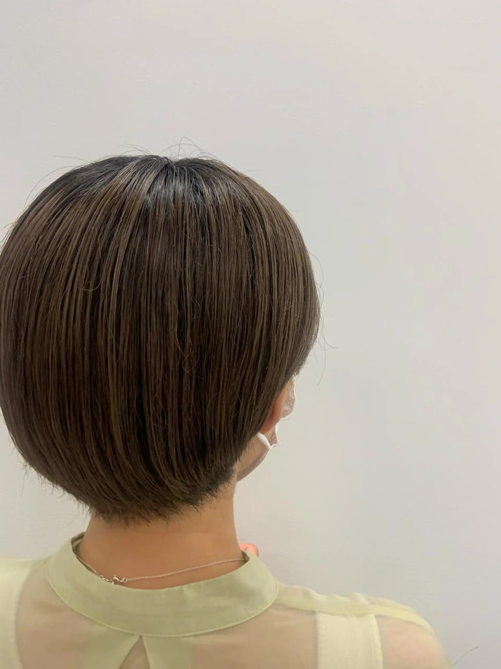 ショート カラー 西崎 満里奈のヘアスタイル