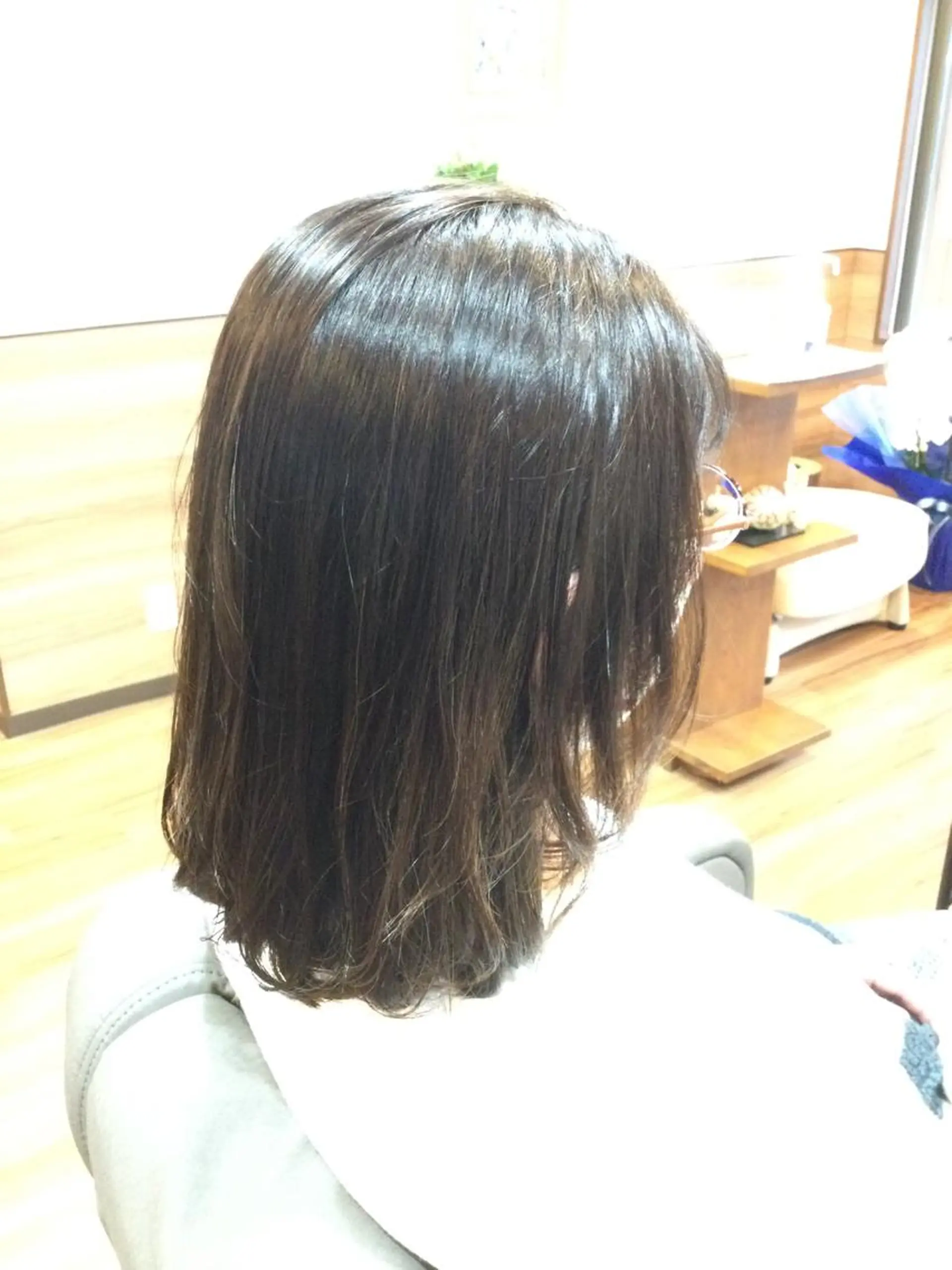 ミディアム カラー グレージュ Annon プライベートサロンのヘアスタイル