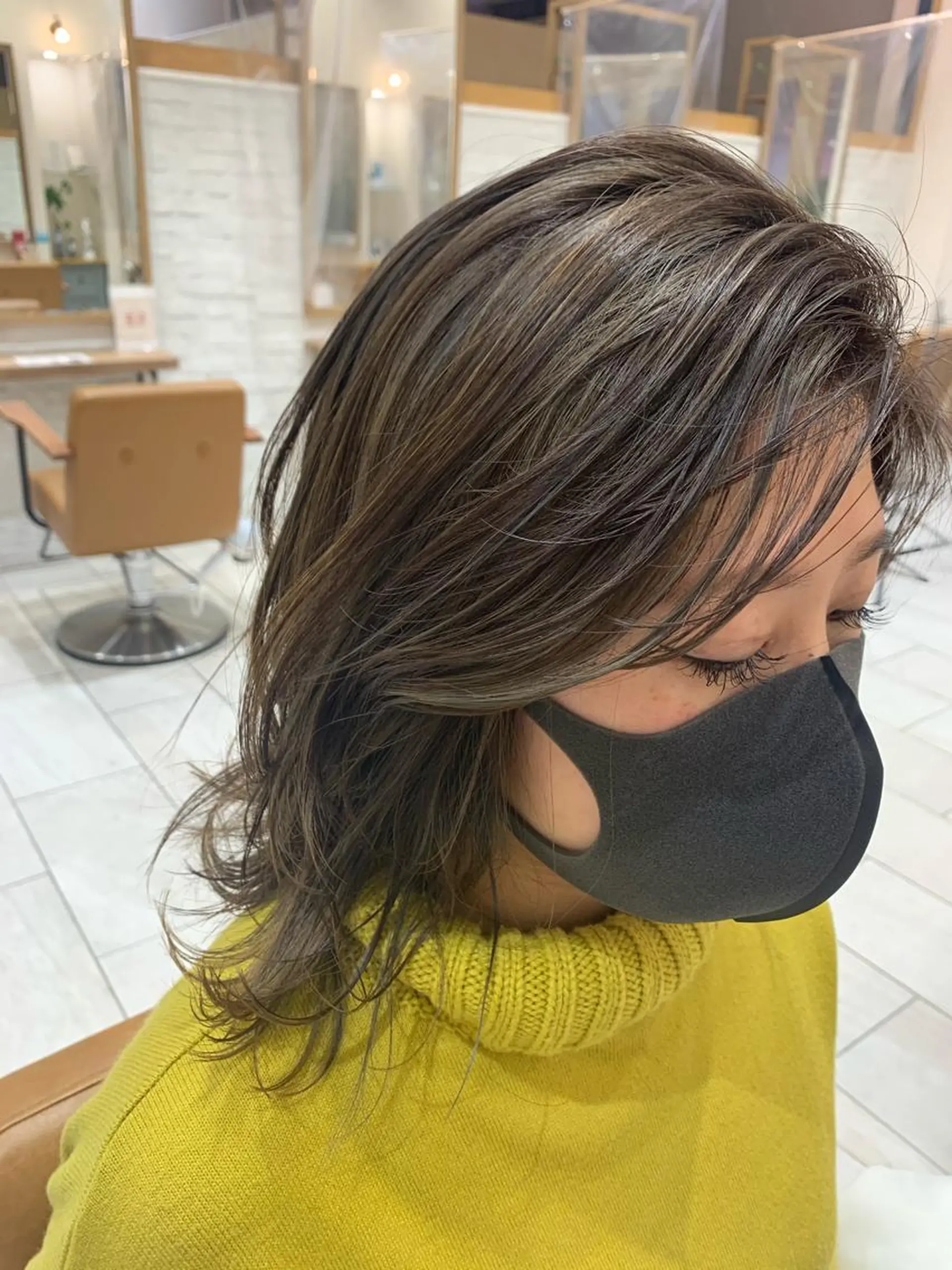 ミディアム 伊藤 麻菜実のヘアスタイル