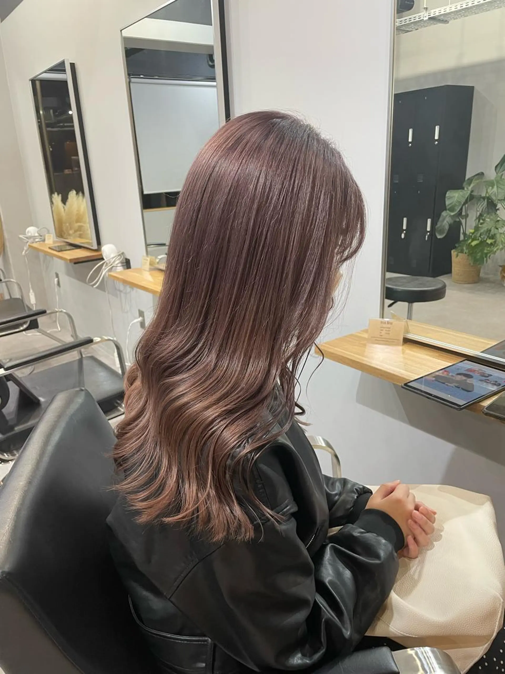 ロング カラー ヘアカラー ミルクティーベージュ ❤︎レイヤー　MIAのヘアスタイル