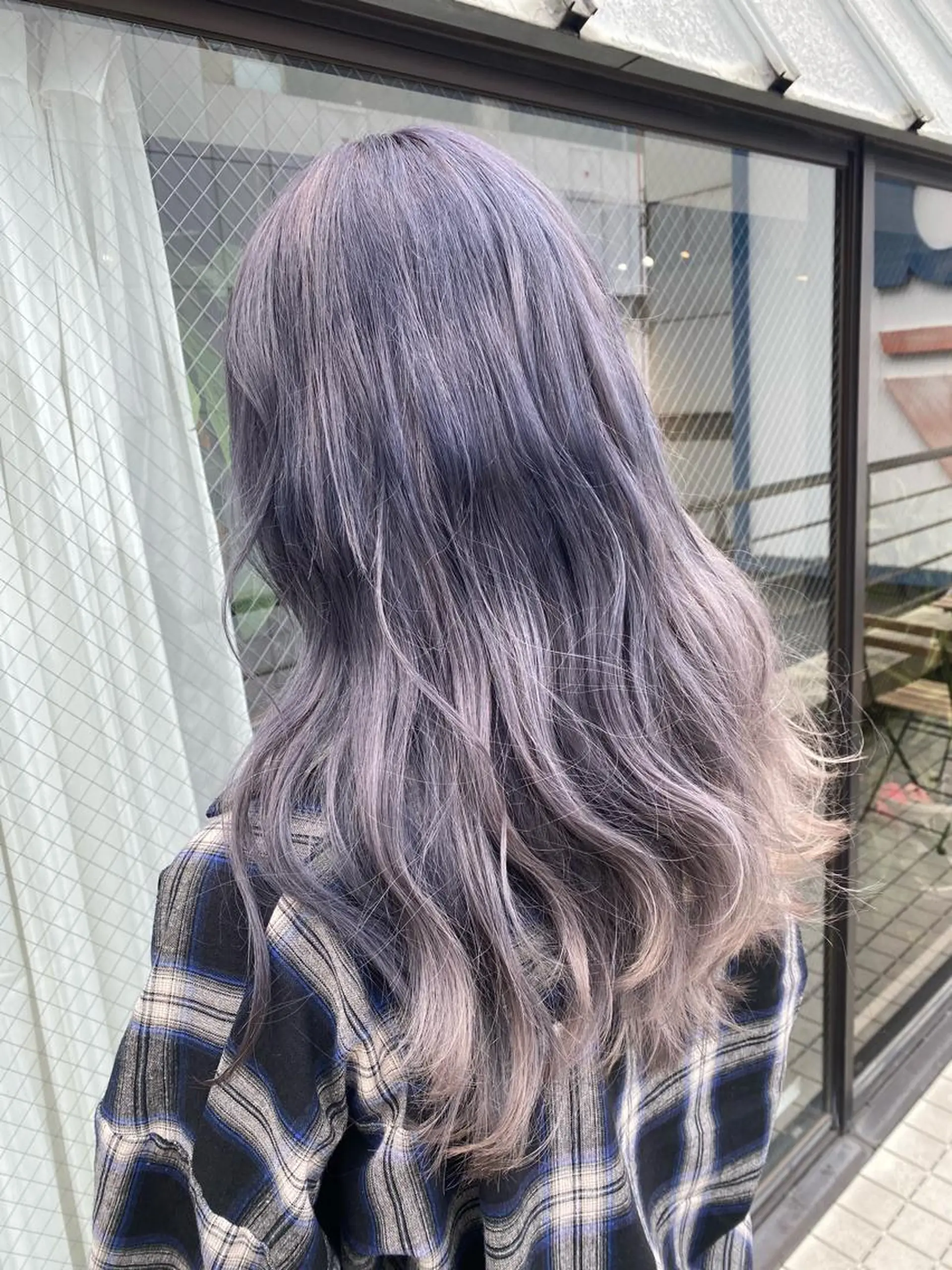 ロング カラー パーマ ヘアアレンジ ハイトーンカラー ラベンダーカラー シルバー 韓国ヘア×髪質 改善🇰🇷シオリのヘアスタイル