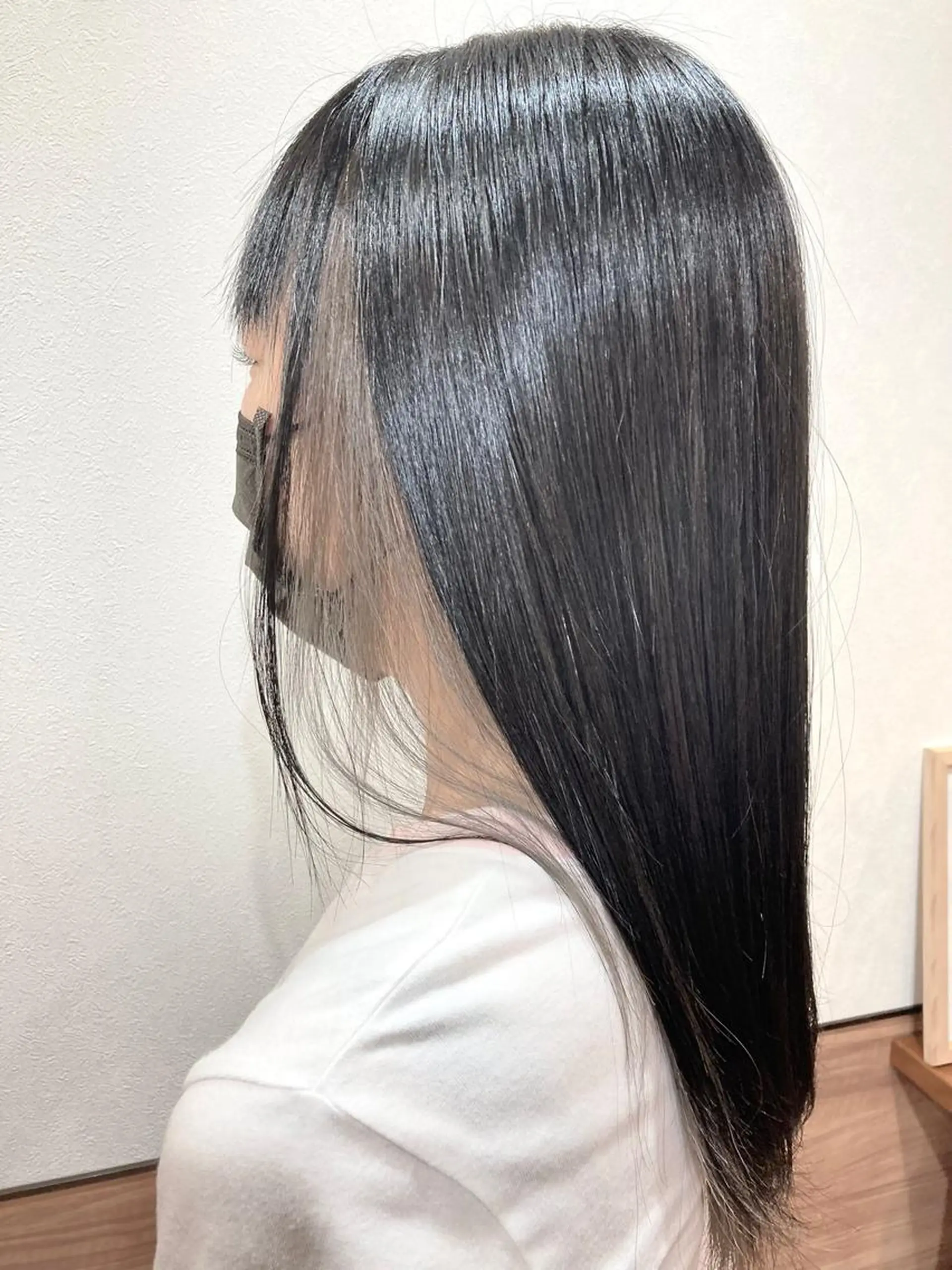 ロング カラー 黒髪 インナーカラー バイオレットカラー Annon プライベートサロンのヘアスタイル